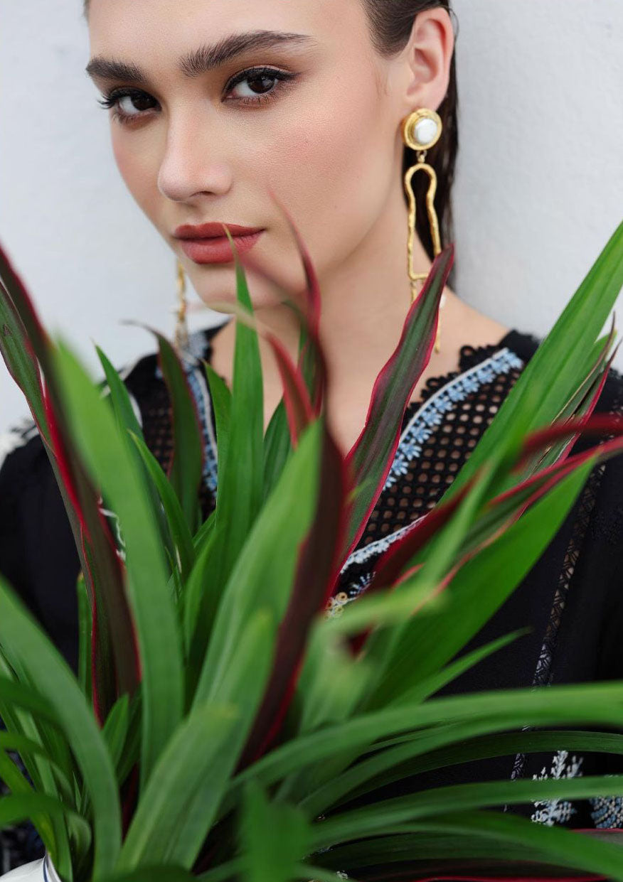 mohsin-saeed-fabrics-luxury-fashion-collection-daily-wear-wedding-and-formal-in-budget-This-product-is-from-qalamkar-qline-linen25-kl-09-zyra-is-available-on-Mohsin-saeed-fabrics-website.