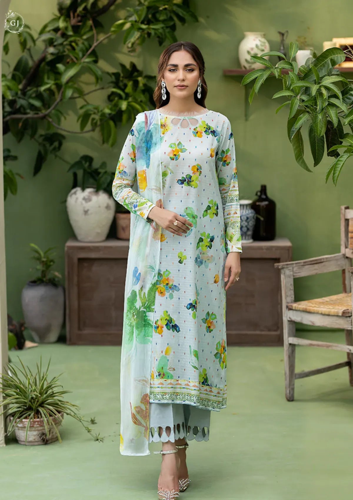 mohsin-saeed-fabrics-affordable-luxury-outfits-for-daily-formal-and-wedding-wear-This-product-is-from-hemayal-lawn25-d-04-is-available-on-Mohsin-saeed-fabrics-website.