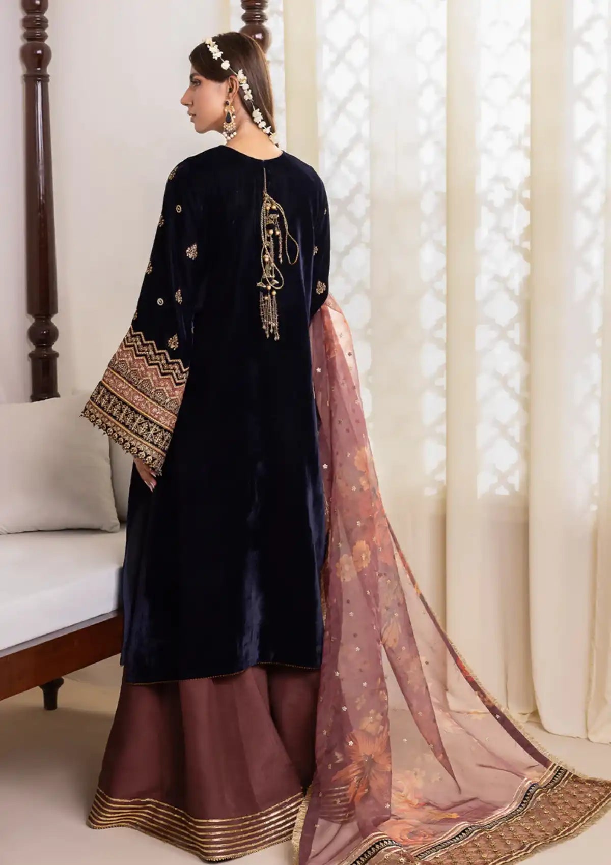 Baroque Embroidered Velvet'25 D-424