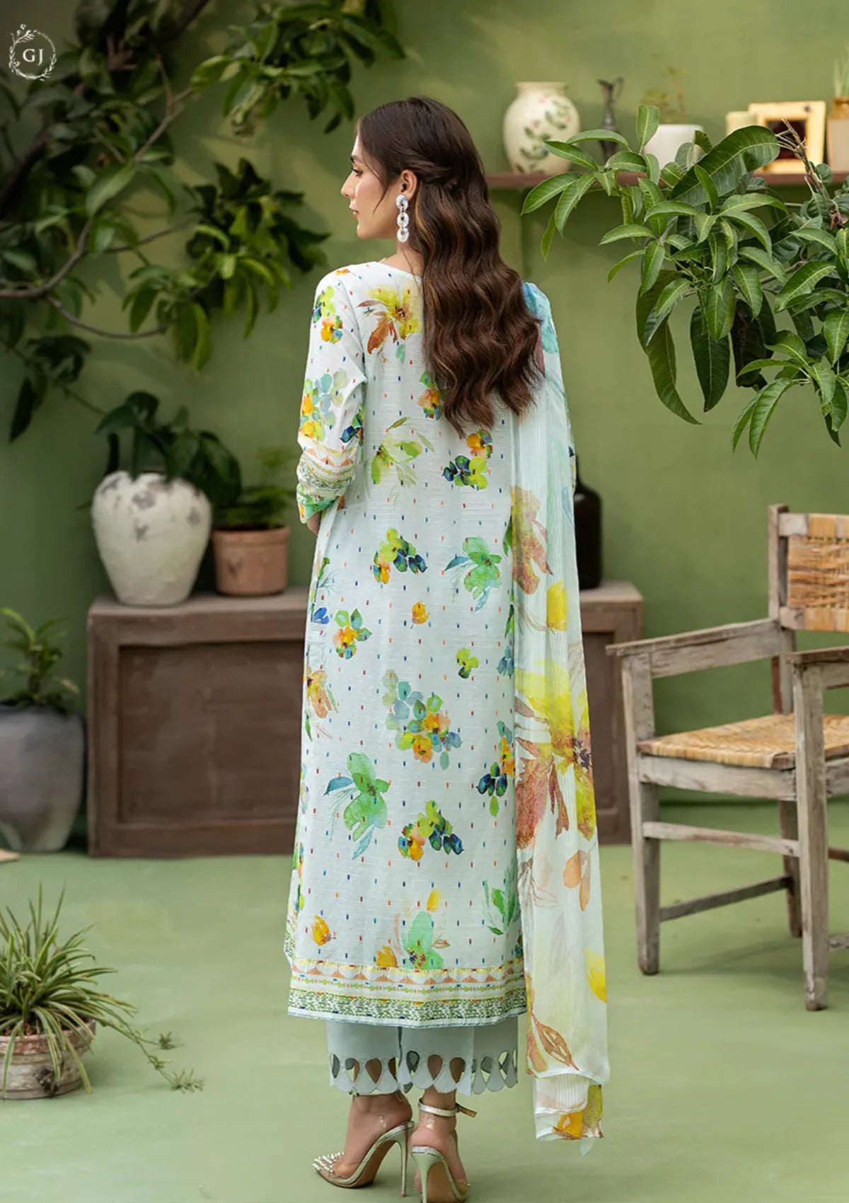 mohsin-saeed-fabrics-affordable-luxury-outfits-for-daily-formal-and-wedding-wear-This-product-is-from-hemayal-lawn25-d-04-is-available-on-Mohsin-saeed-fabrics-website.