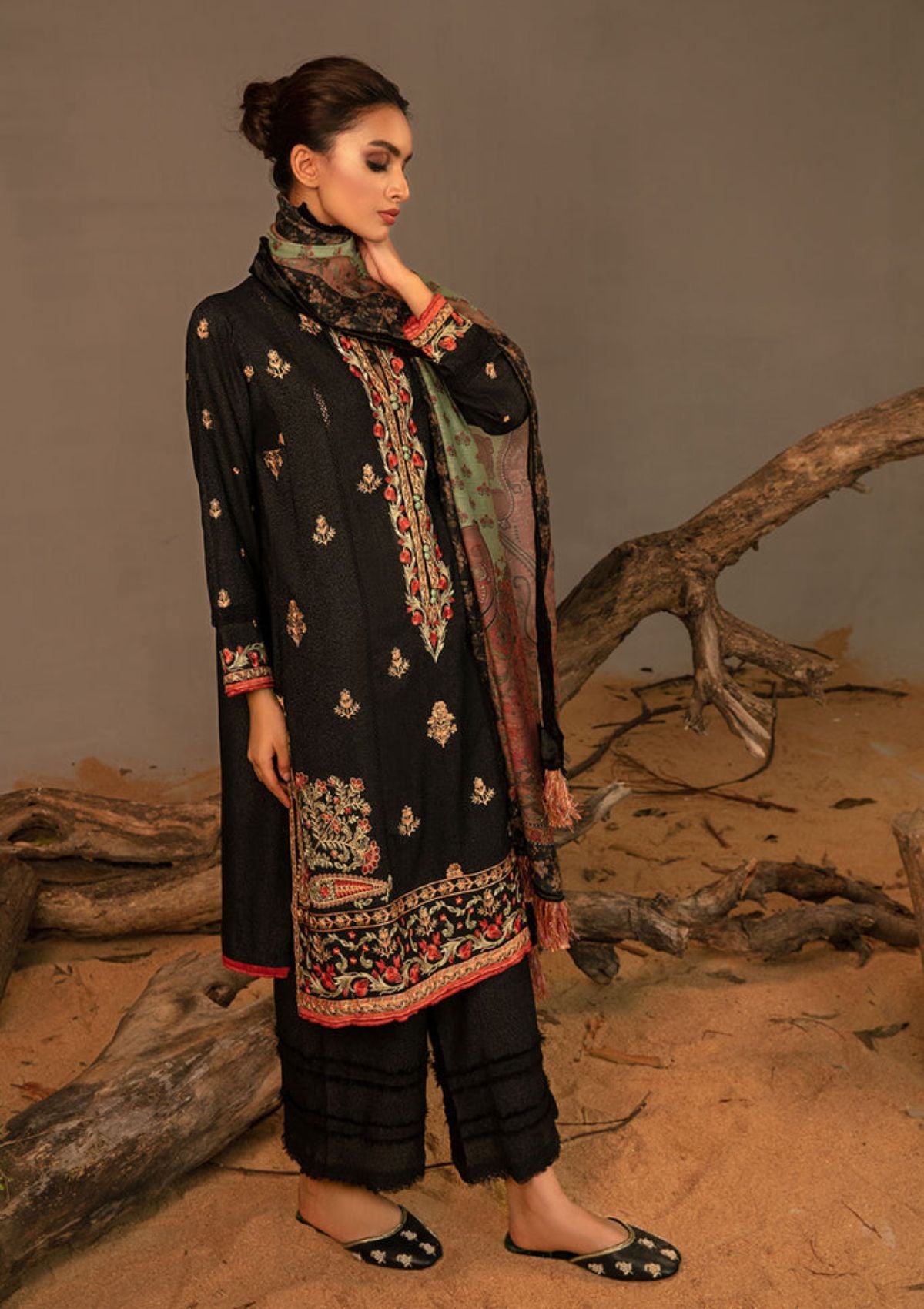 Sobia Nazir Autumn Winter'23 D-02A - Mohsin Saeed Fabrics