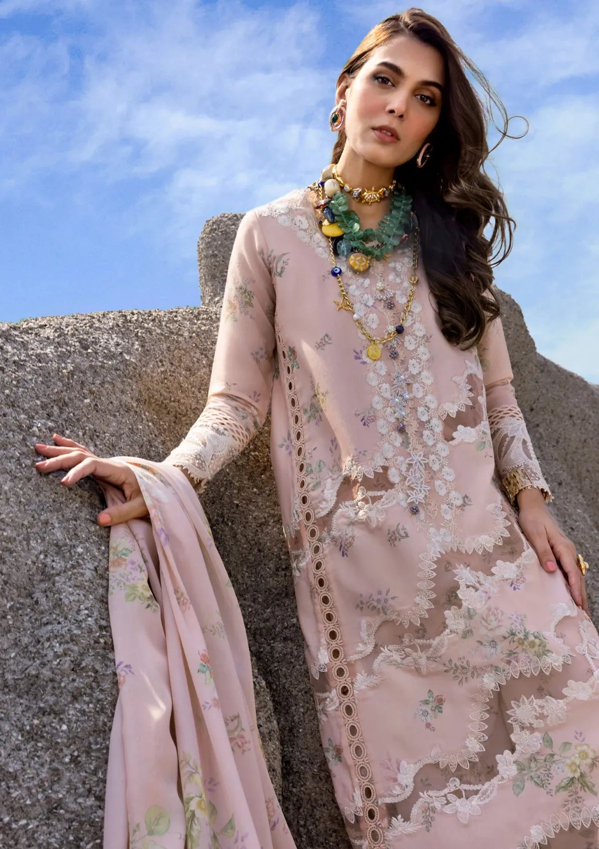 mohsin-saeed-fabrics-is-selling-online-and-in stores-Luxury-daily-wear-wedding-wear-formal-wear-in-budgeted-price-This-product-is-from-saira-shakira-lawn25-serena-b-is-available-on-Mohsin-saeed-fabrics-website.