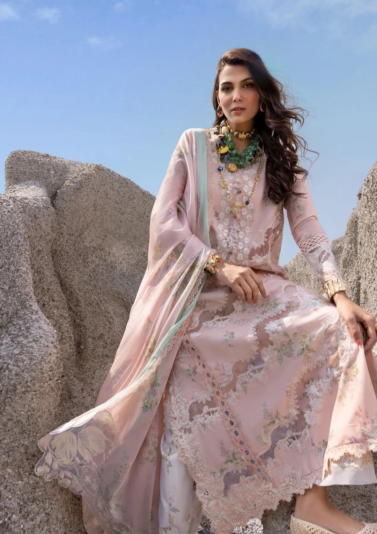 mohsin-saeed-fabrics-is-selling-online-and-in stores-Luxury-daily-wear-wedding-wear-formal-wear-in-budgeted-price-This-product-is-from-saira-shakira-lawn25-serena-b-is-available-on-Mohsin-saeed-fabrics-website.