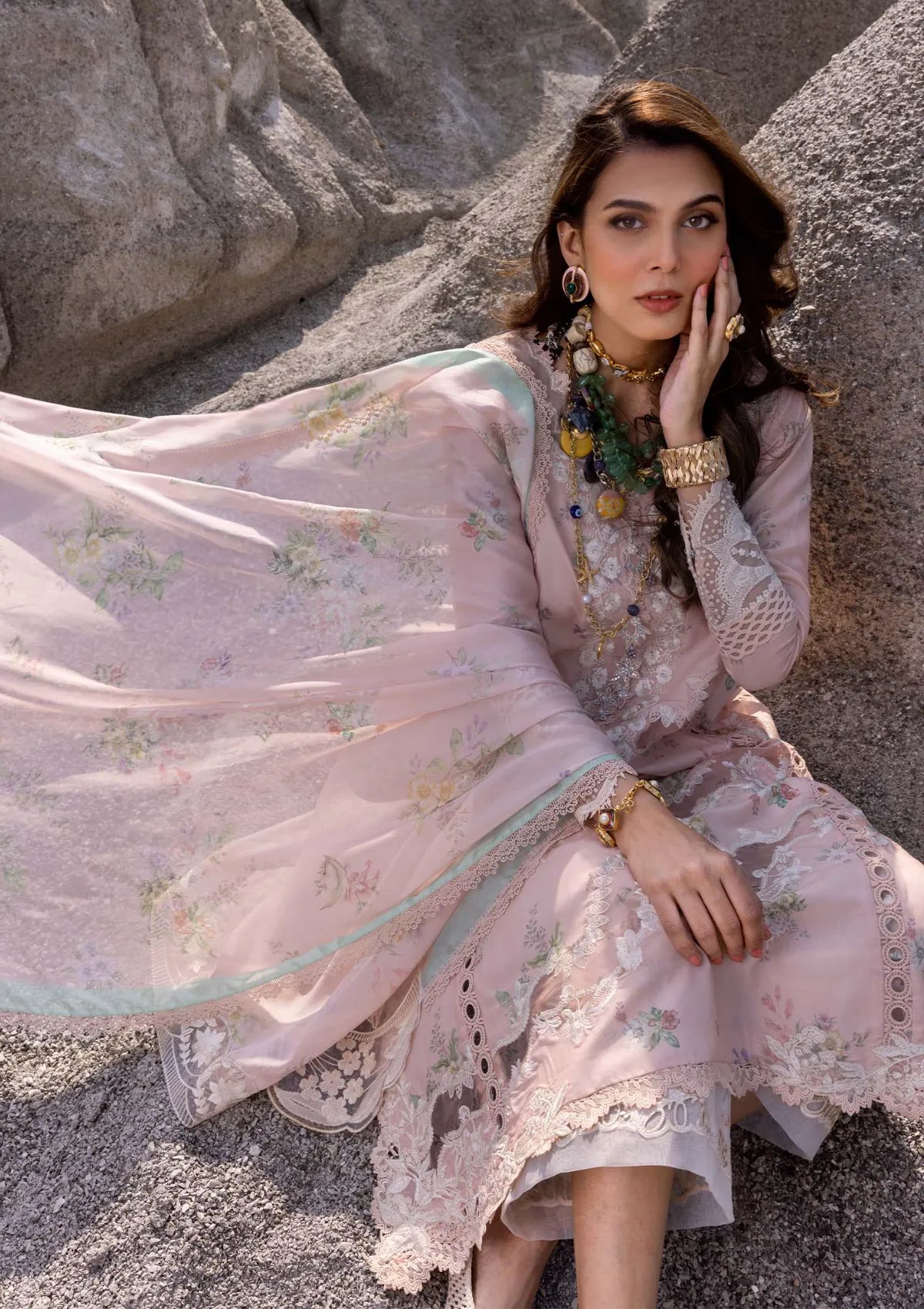 mohsin-saeed-fabrics-is-selling-online-and-in stores-Luxury-daily-wear-wedding-wear-formal-wear-in-budgeted-price-This-product-is-from-saira-shakira-lawn25-serena-b-is-available-on-Mohsin-saeed-fabrics-website.