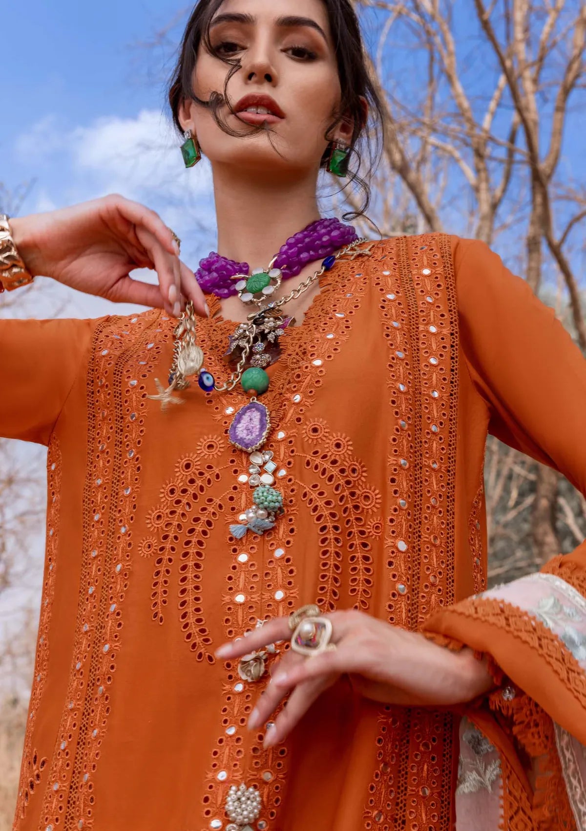 mohsin-saeed-fabrics-is-selling-online-and-in stores-Luxury-daily-wear-wedding-wear-formal-wear-in-budgeted-price-This-product-is-from-saira-shakira-lawn25-shams-b-is-available-on-Mohsin-saeed-fabrics-website.