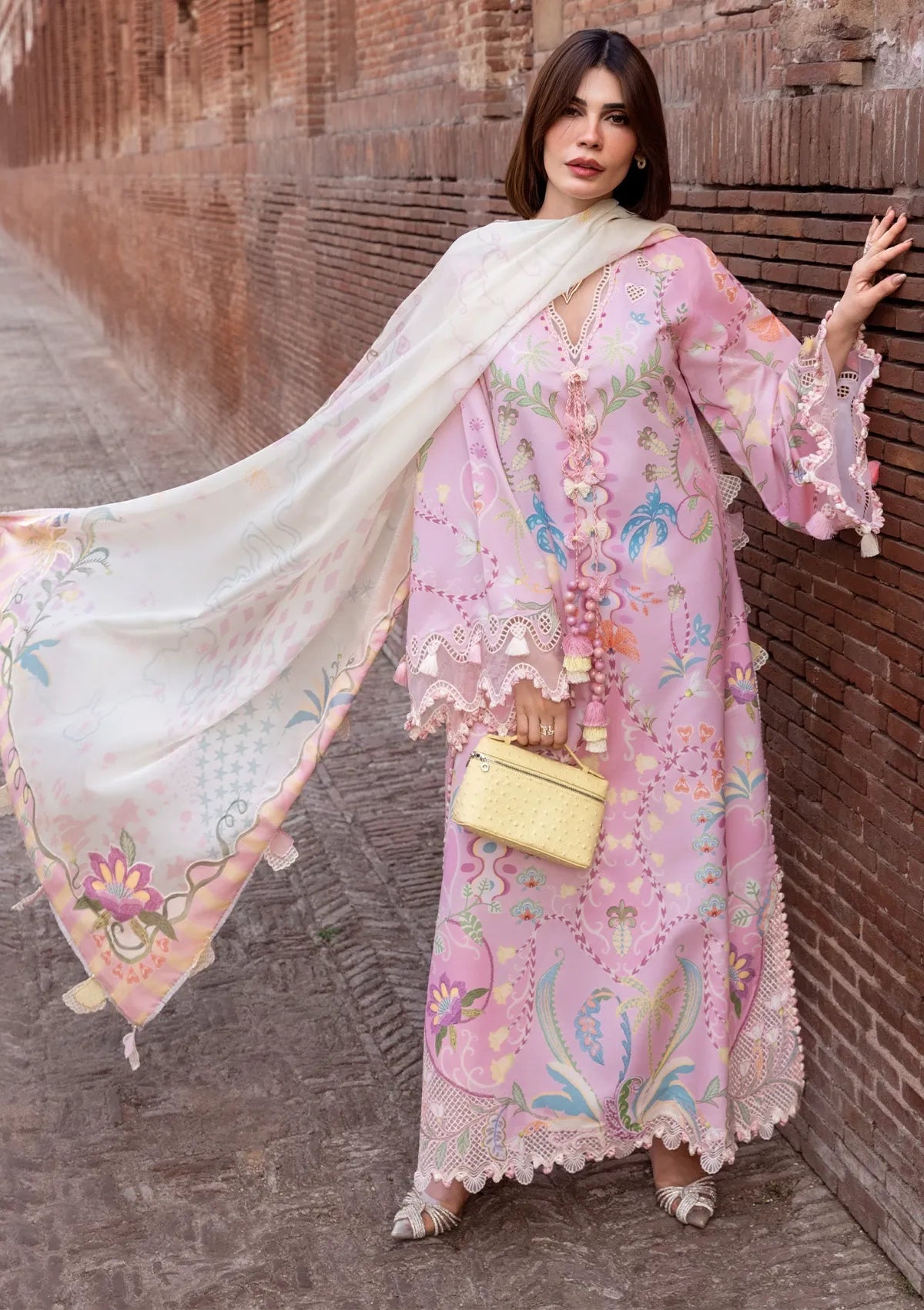 Flow By Crimson Lawn'26 D6A OUT OF MANY HEARTS
