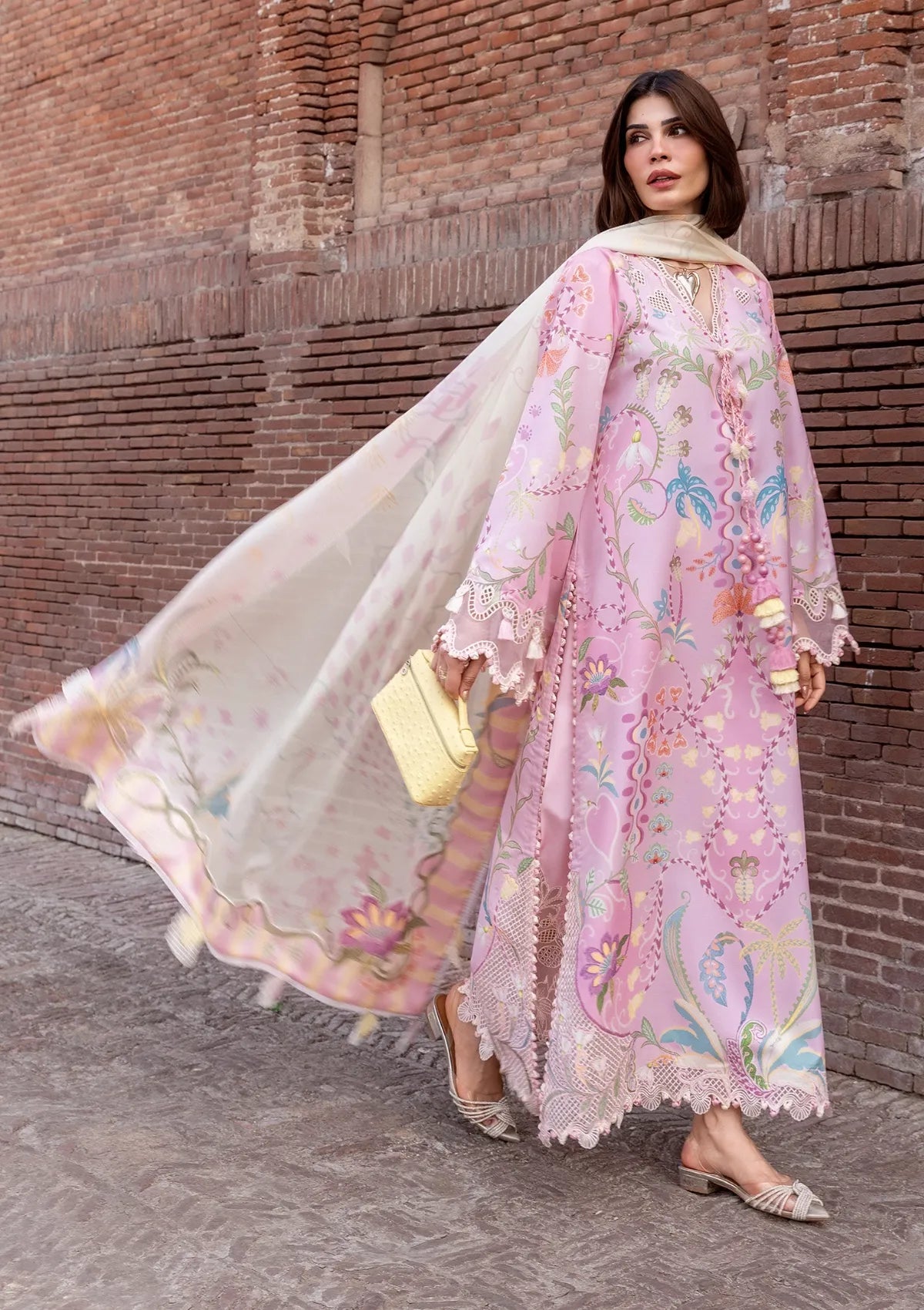Flow By Crimson Lawn'26 D6A OUT OF MANY HEARTS