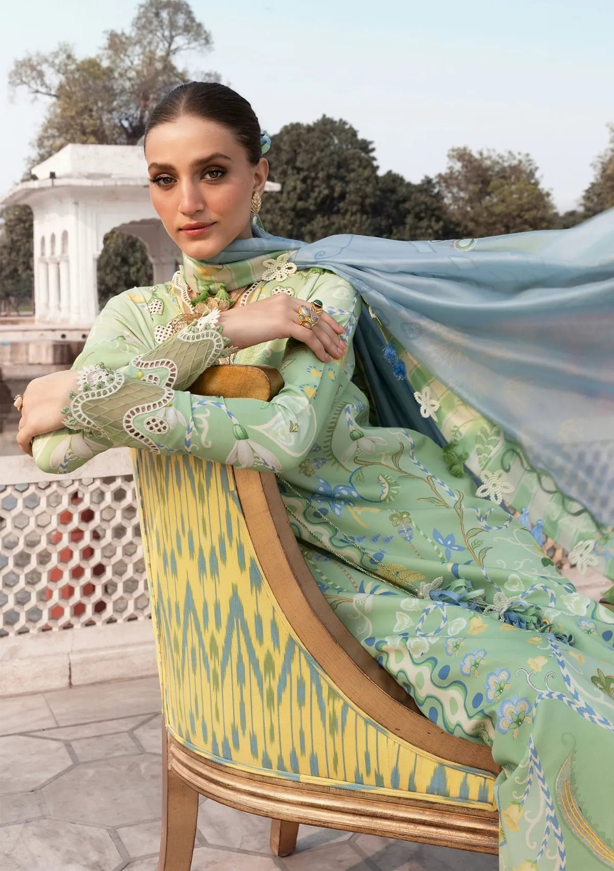 Flow By Crimson Lawn'26 D6B OUT OF MANY HEARTS