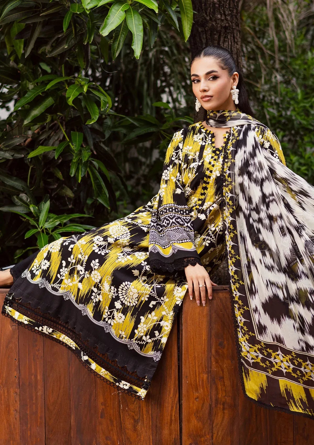 mohsin-saeed-fabrics-is-selling-online-and-in stores-Luxury-daily-wear-wedding-wear-formal-wear-in-budgeted-price-This-product-is-from-nureh-signature-prints-linen25-sp-168-is-available-on-Mohsin-saeed-fabrics-website.