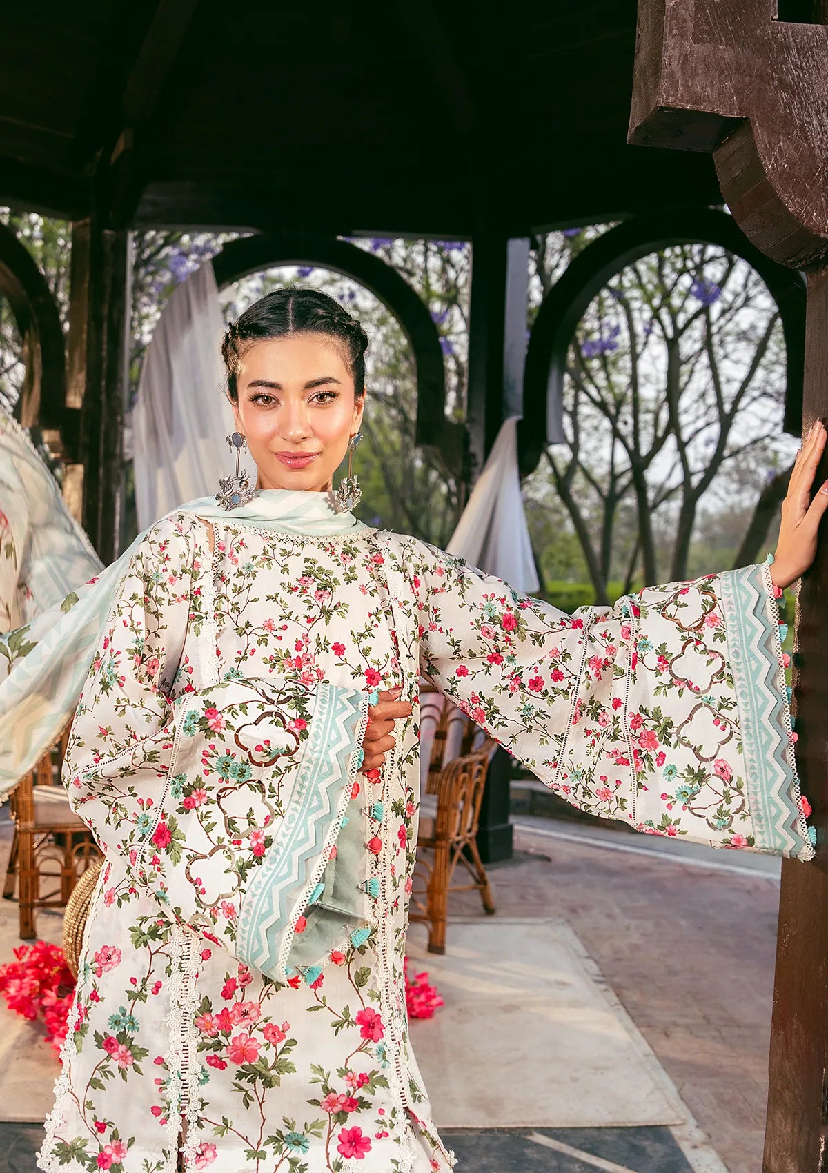 mohsin-saeed-fabrics-designer-daily-wear-formal-and-wedding-suits-within-budget-This-product-is-from-elaf-prints-lawn25-vol-2-eps-3b-day-bloom-is-available-on-Mohsin-saeed-fabrics-website.