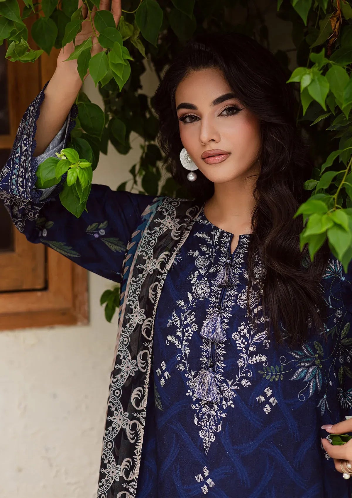 mohsin-saeed-fabrics-is-selling-online-and-in stores-Luxury-daily-wear-wedding-wear-formal-wear-in-budgeted-price-This-product-is-from-nureh-signature-prints-linen25-sp-167-is-available-on-Mohsin-saeed-fabrics-website.