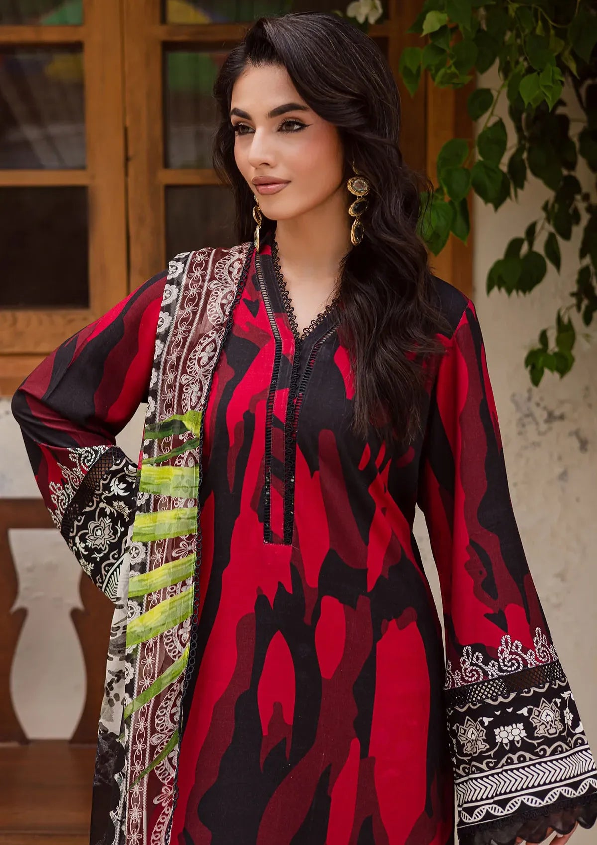 mohsin-saeed-fabrics-is-selling-online-and-in stores-Luxury-daily-wear-wedding-wear-formal-wear-in-budgeted-price-This-product-is-from-nureh-signature-prints-linen25-sp-169-is-available-on-Mohsin-saeed-fabrics-website.