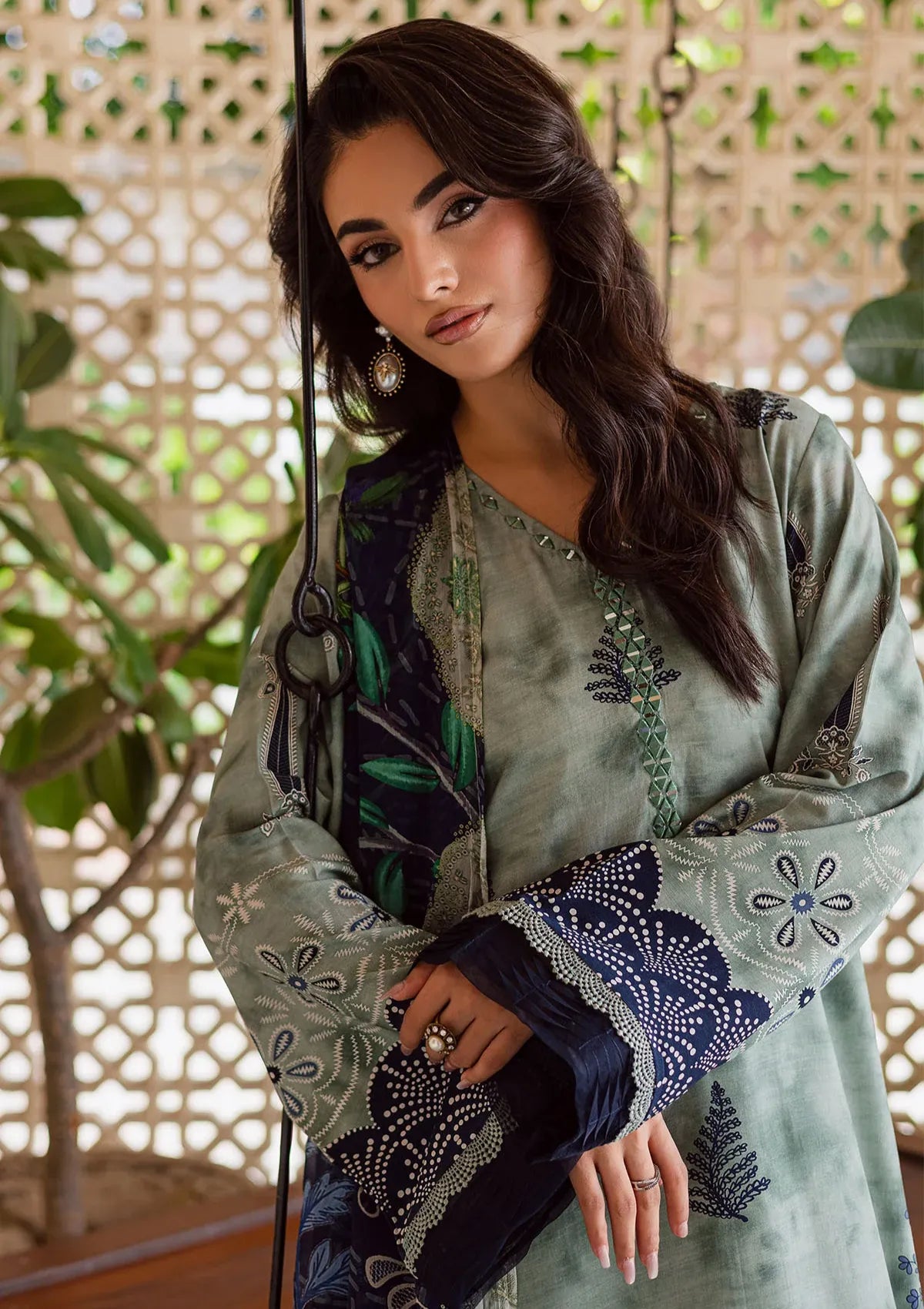 mohsin-saeed-fabrics-is-selling-online-and-in stores-Luxury-daily-wear-wedding-wear-formal-wear-in-budgeted-price-This-product-is-from-nureh-signature-prints-linen25-sp-164-is-available-on-Mohsin-saeed-fabrics-website.