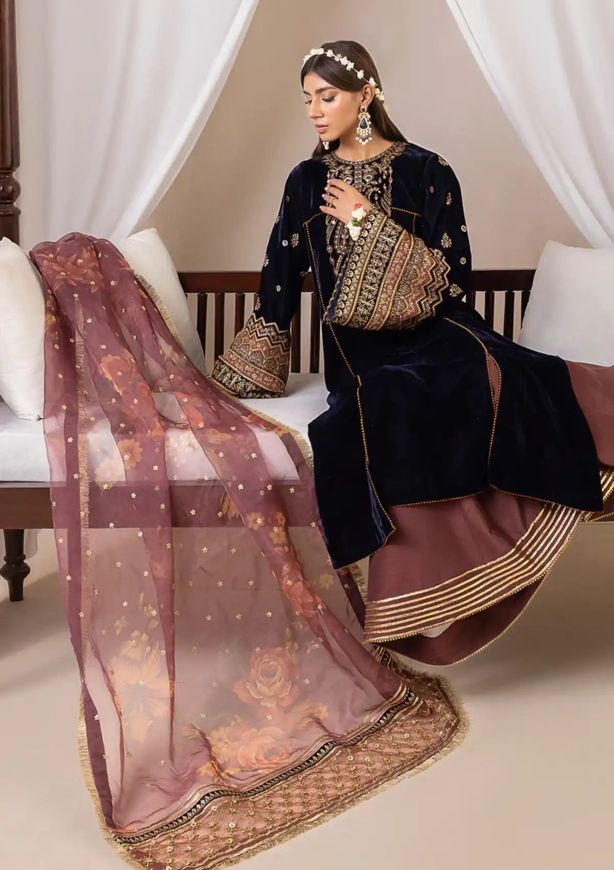 Baroque Embroidered Velvet'25 D-424