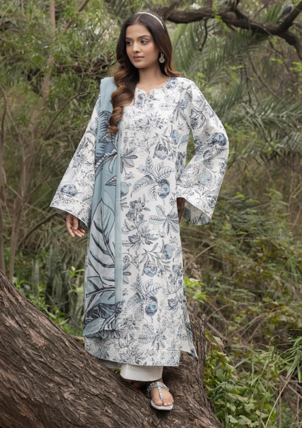 mohsin-saeed-fabrics-is-selling-online-and-in stores-Luxury-daily-wear-wedding-wear-formal-wear-in-budgeted-price-This-product-is-from-humdum-eden-garden-lawn25-d-09-is-available-on-Mohsin-saeed-fabrics-website.
