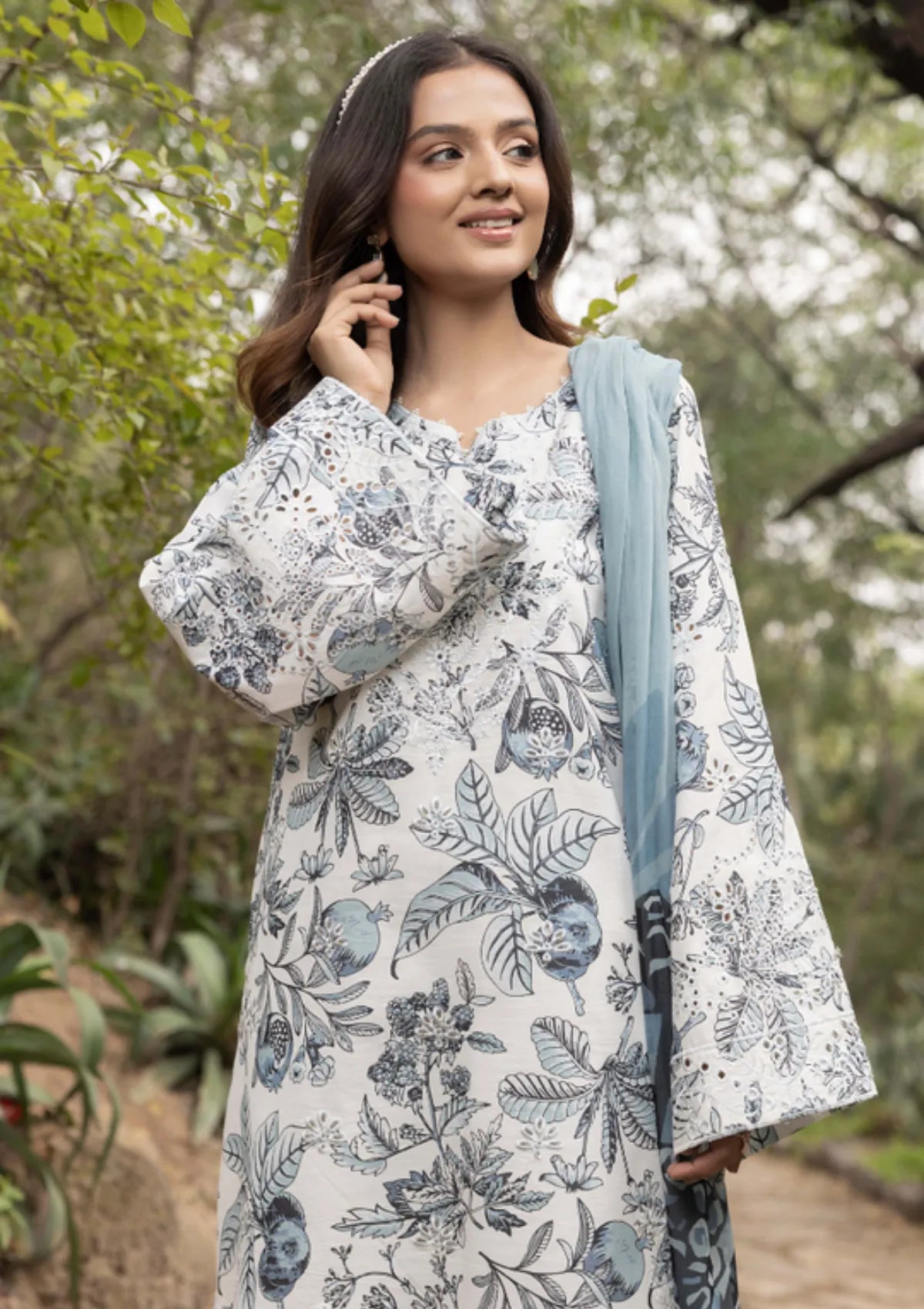 mohsin-saeed-fabrics-is-selling-online-and-in stores-Luxury-daily-wear-wedding-wear-formal-wear-in-budgeted-price-This-product-is-from-humdum-eden-garden-lawn25-d-09-is-available-on-Mohsin-saeed-fabrics-website.