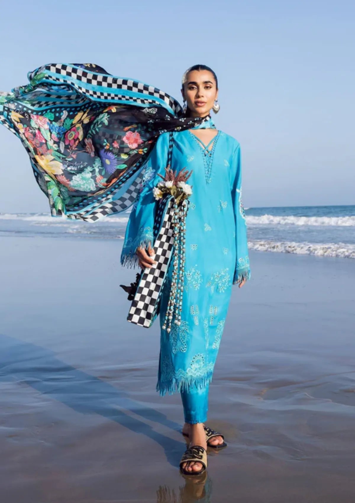 mohsin-saeed-fabrics-is-selling-online-and-in stores-Luxury-daily-wear-wedding-wear-formal-wear-in-budgeted-price-This-product-is-from-siraa-by-sfk-everyday-lawn25-d-09-is-available-on-Mohsin-saeed-fabrics-website.