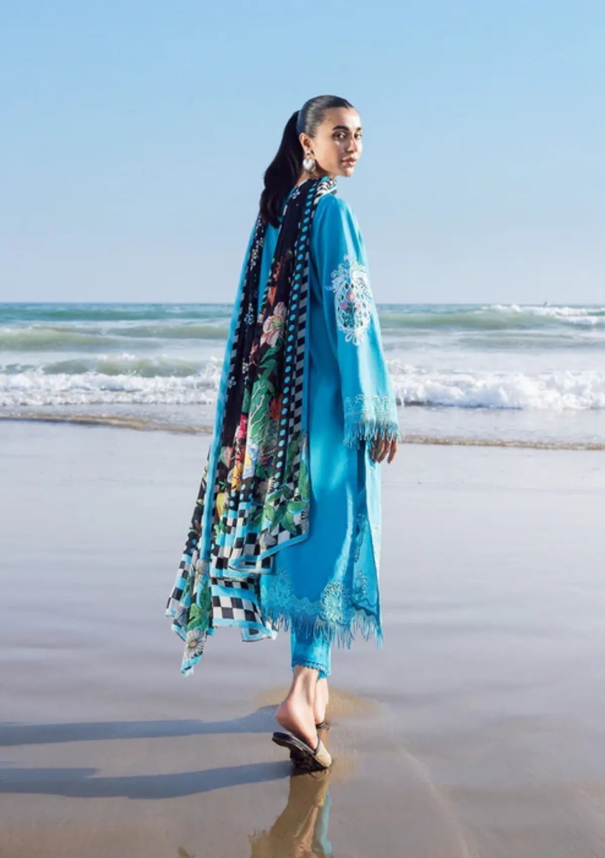 mohsin-saeed-fabrics-is-selling-online-and-in stores-Luxury-daily-wear-wedding-wear-formal-wear-in-budgeted-price-This-product-is-from-siraa-by-sfk-everyday-lawn25-d-09-is-available-on-Mohsin-saeed-fabrics-website.