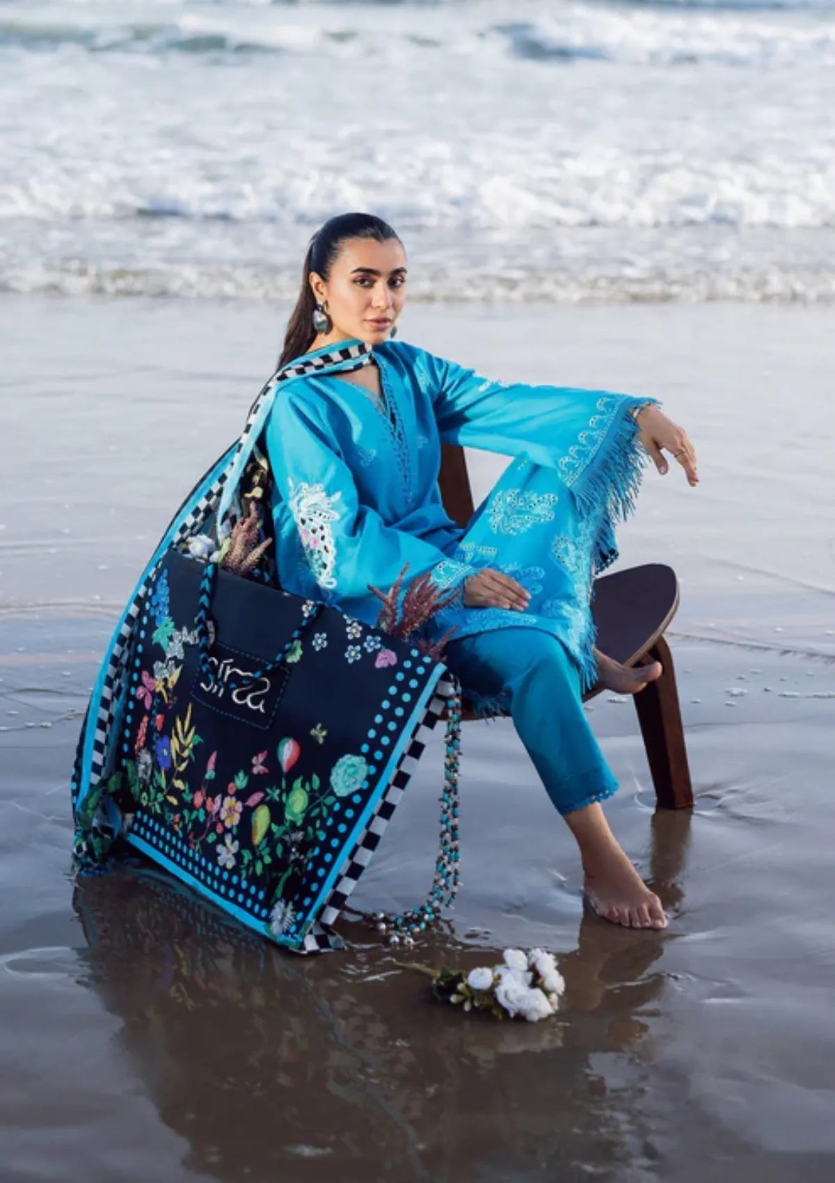 mohsin-saeed-fabrics-is-selling-online-and-in stores-Luxury-daily-wear-wedding-wear-formal-wear-in-budgeted-price-This-product-is-from-siraa-by-sfk-everyday-lawn25-d-09-is-available-on-Mohsin-saeed-fabrics-website.
