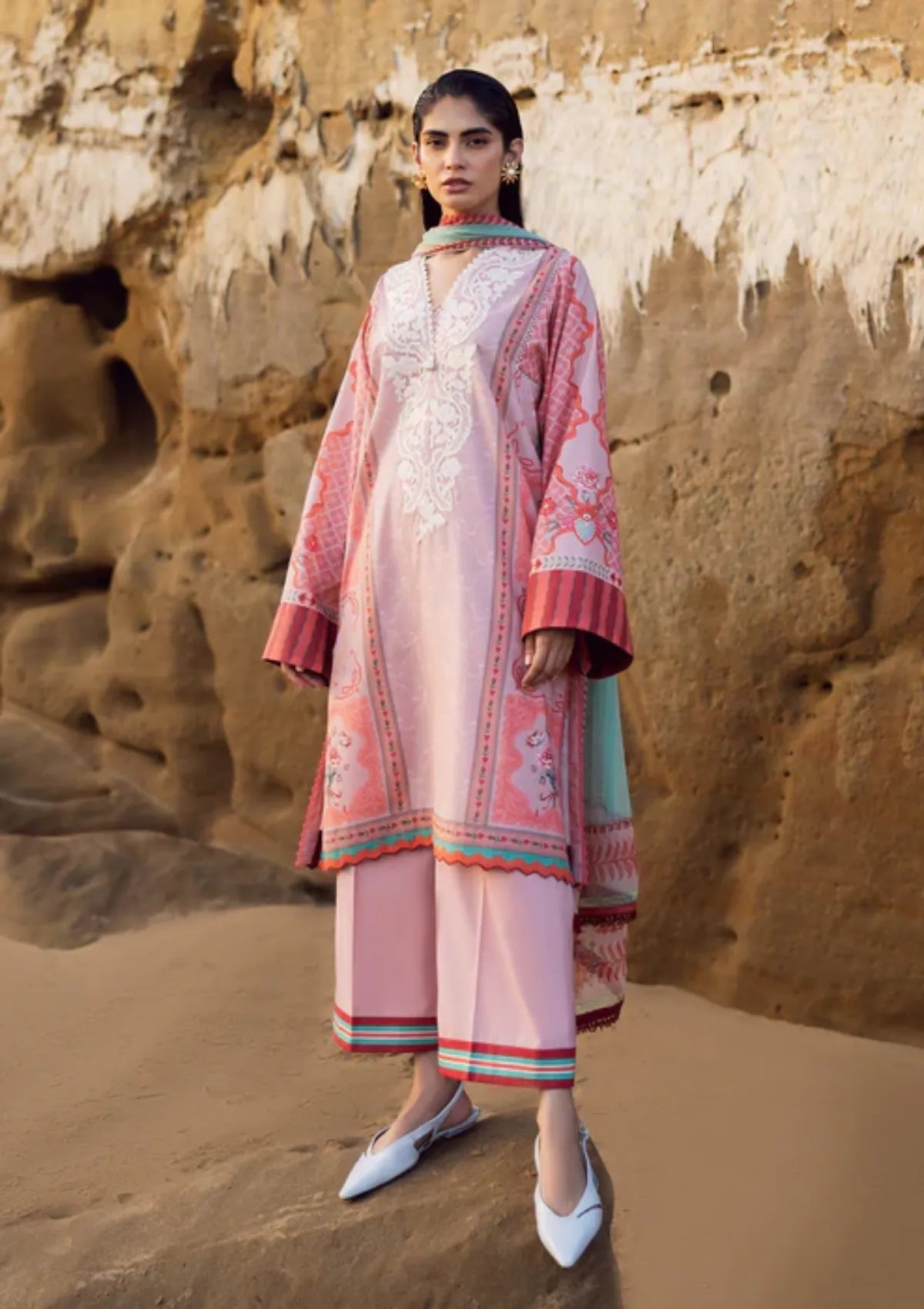 mohsin-saeed-fabrics-is-selling-online-and-in stores-Luxury-daily-wear-wedding-wear-formal-wear-in-budgeted-price-This-product-is-from-siraa-by-sfk-everyday-lawn25-d-10-is-available-on-Mohsin-saeed-fabrics-website.