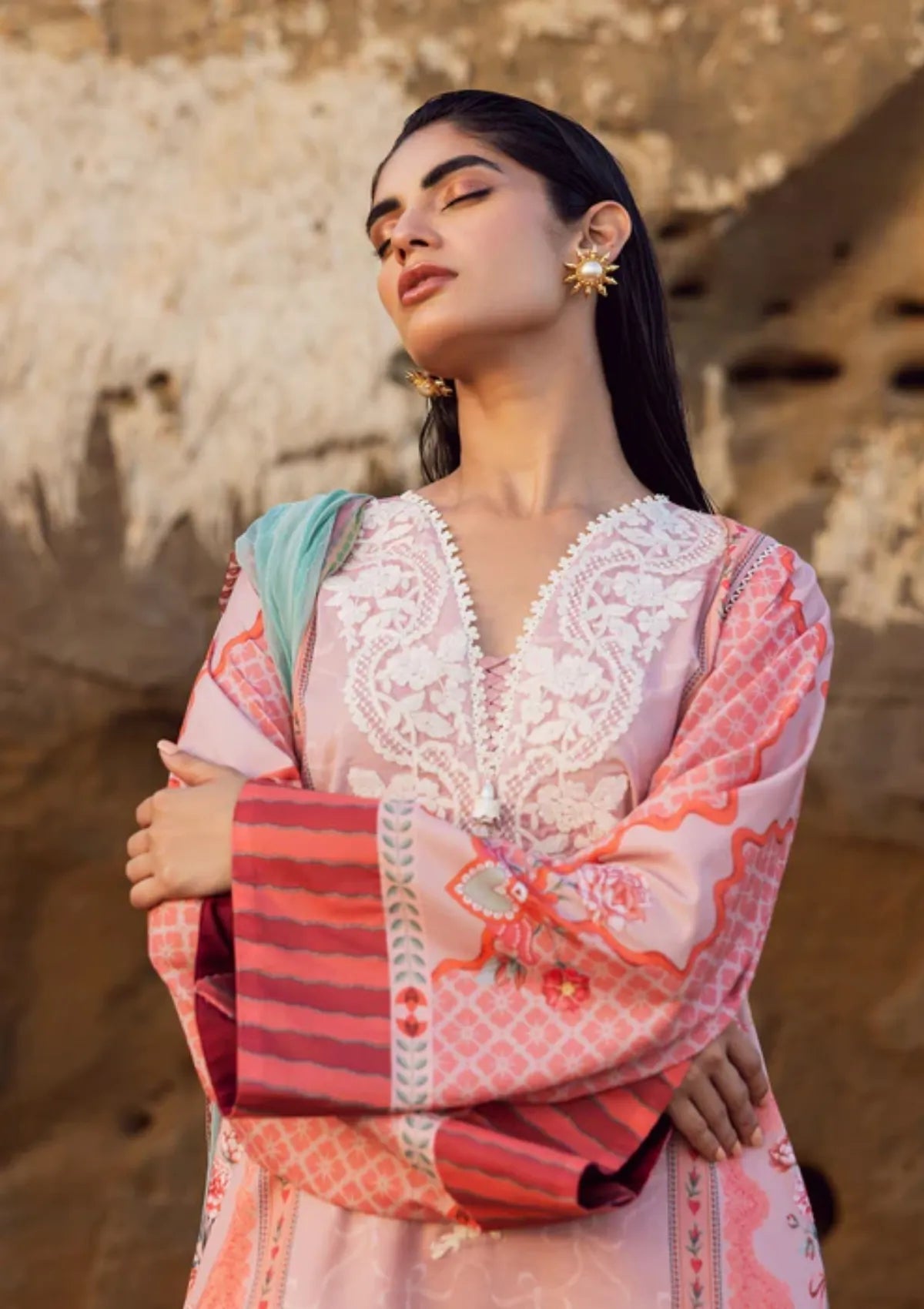 mohsin-saeed-fabrics-is-selling-online-and-in stores-Luxury-daily-wear-wedding-wear-formal-wear-in-budgeted-price-This-product-is-from-siraa-by-sfk-everyday-lawn25-d-10-is-available-on-Mohsin-saeed-fabrics-website.