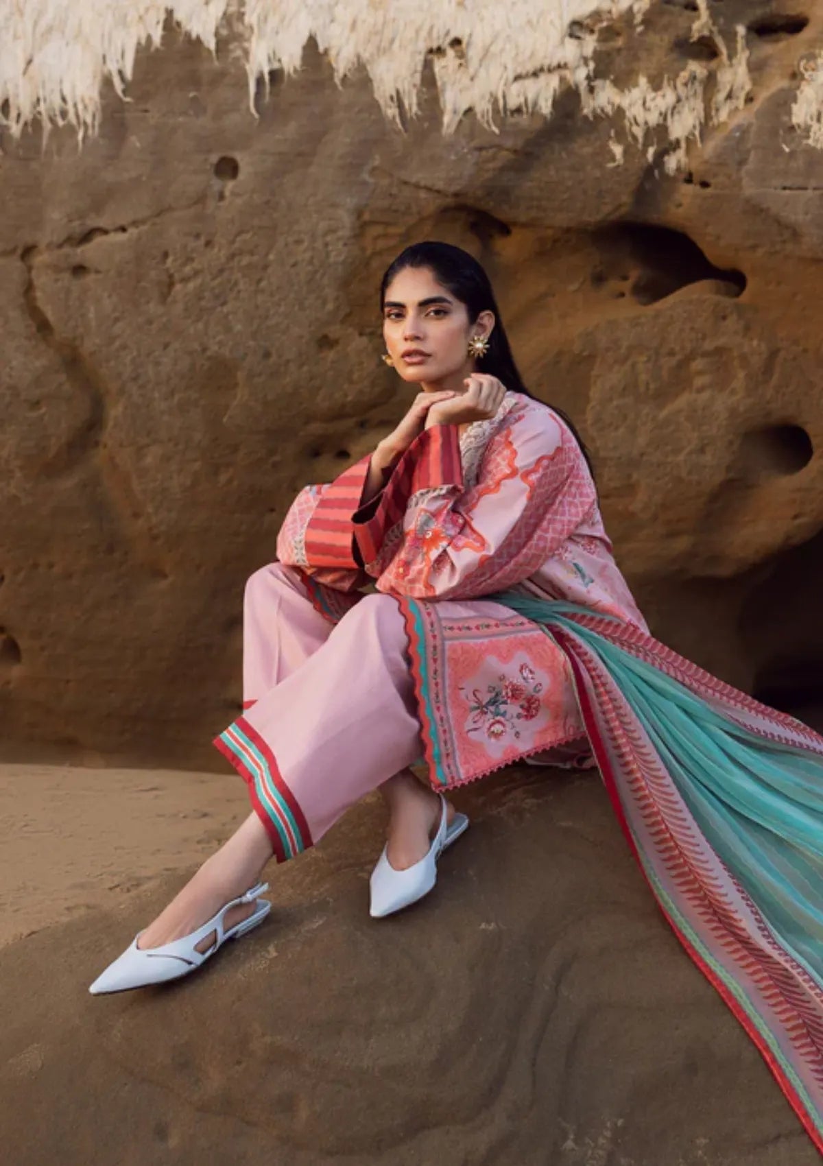 mohsin-saeed-fabrics-is-selling-online-and-in stores-Luxury-daily-wear-wedding-wear-formal-wear-in-budgeted-price-This-product-is-from-siraa-by-sfk-everyday-lawn25-d-10-is-available-on-Mohsin-saeed-fabrics-website.