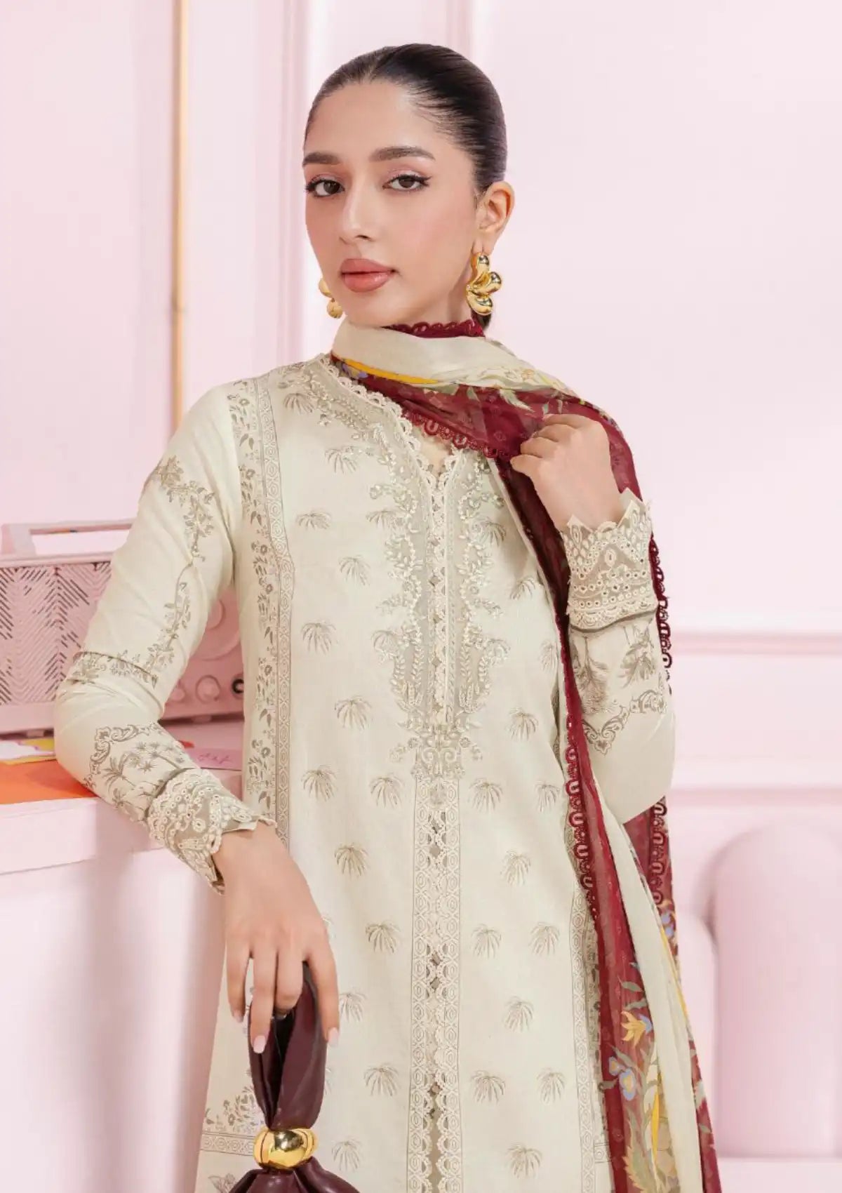 mohsin-saeed-fabrics-affordable-luxury-outfits-for-daily-formal-and-wedding-wear-This-product-is-from-qalamkar-qprints-lawn25-vol-2-em-06b-talia-is-available-on-Mohsin-saeed-fabrics-website.