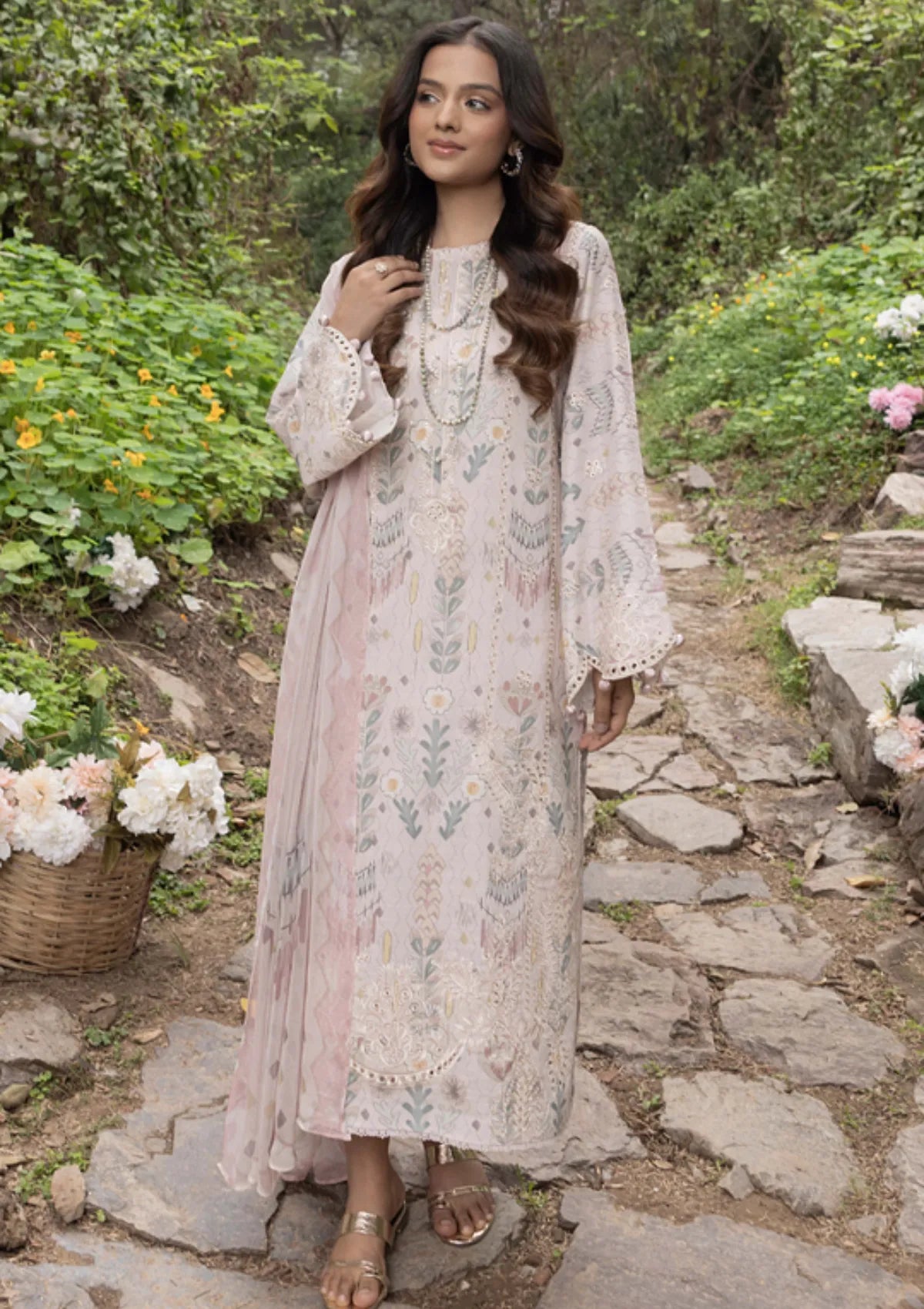 mohsin-saeed-fabrics-is-selling-online-and-in stores-Luxury-daily-wear-wedding-wear-formal-wear-in-budgeted-price-This-product-is-from-humdum-eden-garden-lawn25-d-10-is-available-on-Mohsin-saeed-fabrics-website.