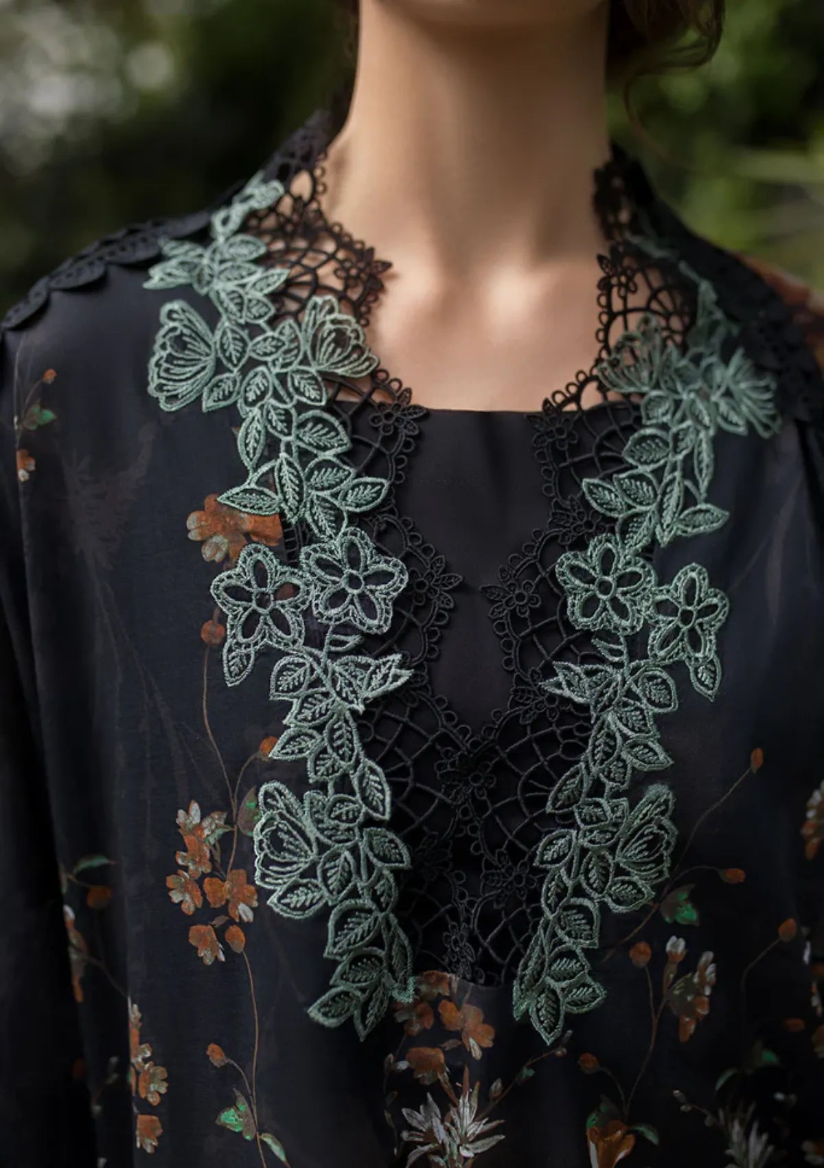mohsin-saeed-fabrics-luxury-fashion-collection-daily-wear-wedding-and-formal-in-budget-This-product-is-from-sobia-nazir-sn-basics-printed-lawn25-d-03b-is-available-on-Mohsin-saeed-fabrics-website.
