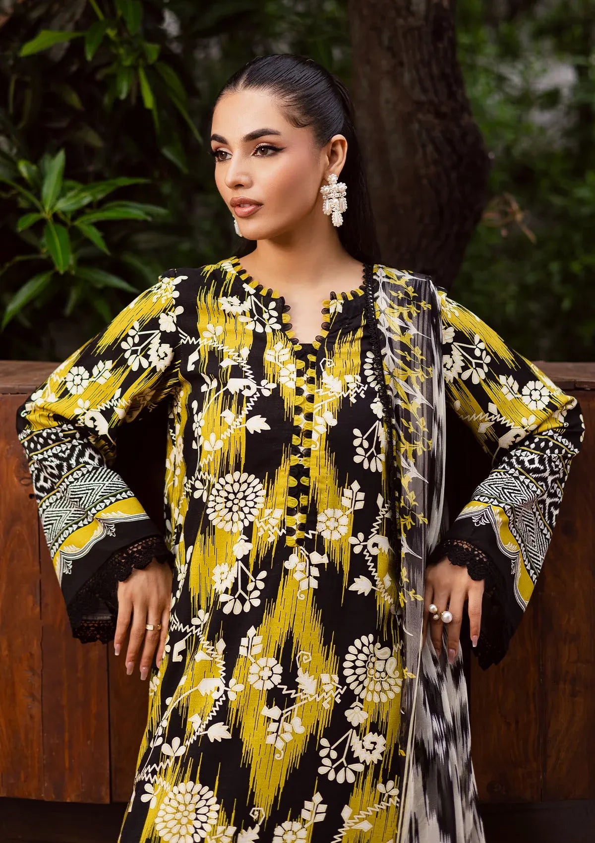mohsin-saeed-fabrics-is-selling-online-and-in stores-Luxury-daily-wear-wedding-wear-formal-wear-in-budgeted-price-This-product-is-from-nureh-signature-prints-linen25-sp-168-is-available-on-Mohsin-saeed-fabrics-website.