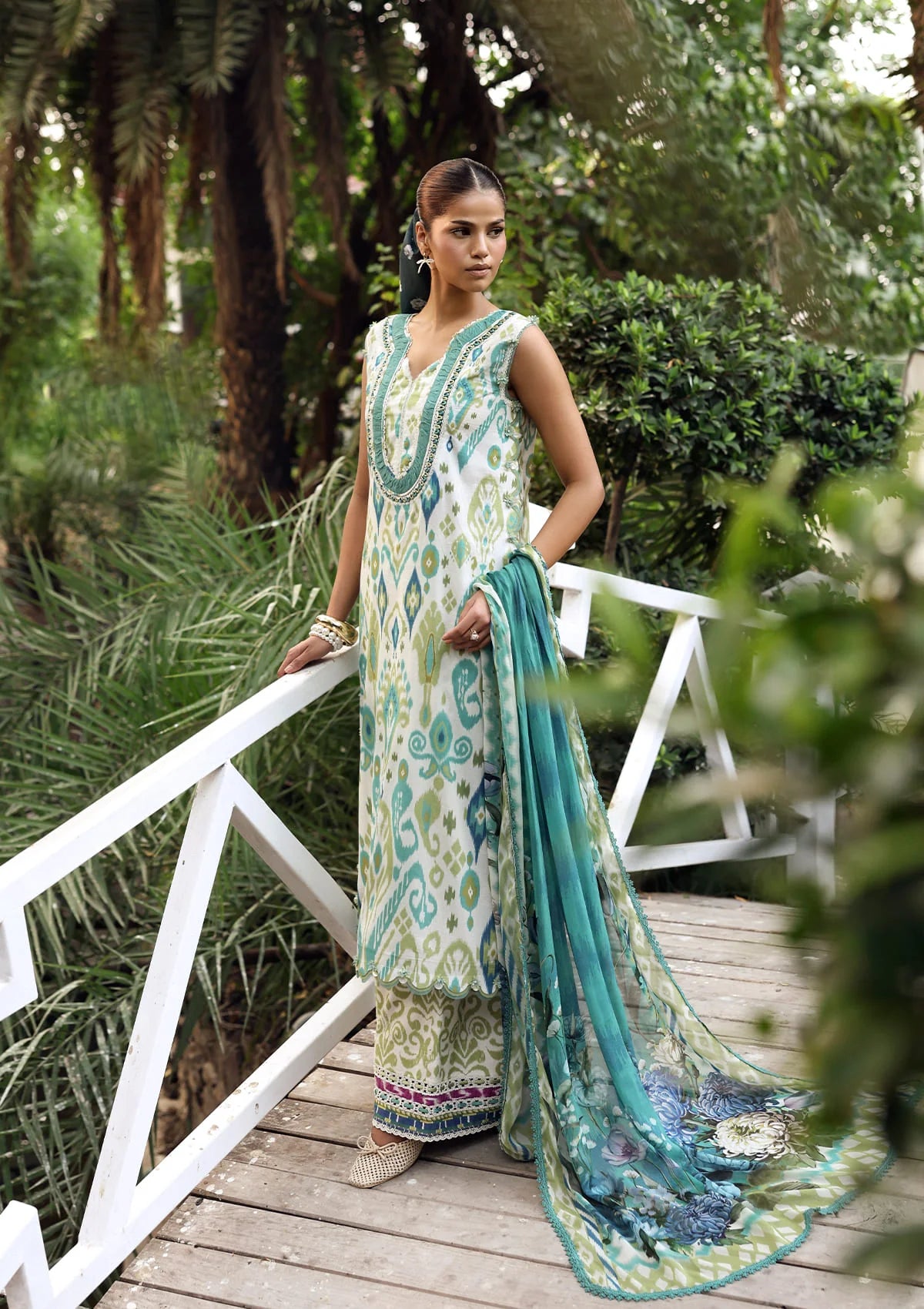 mohsin-saeed-fabrics-is-selling-online-and-in stores-Luxury-daily-wear-wedding-wear-formal-wear-in-budgeted-price-This-product-is-from-elaf-belladore-prints-lawn26-epa-02b-june is-available-on-Mohsin-saeed-fabrics-website.