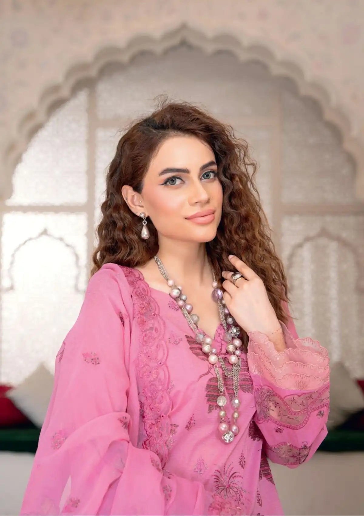 mohsin-saeed-fabrics-is-selling-online-and-in stores-Luxury-daily-wear-wedding-wear-formal-wear-in-budgeted-price-This-product-is-from-riaz-arts-dastak-luxury-lawn25-d-01-is-available-on-Mohsin-saeed-fabrics-website.