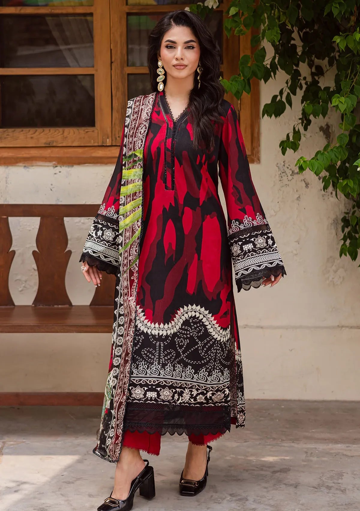 mohsin-saeed-fabrics-is-selling-online-and-in stores-Luxury-daily-wear-wedding-wear-formal-wear-in-budgeted-price-This-product-is-from-nureh-signature-prints-linen25-sp-169-is-available-on-Mohsin-saeed-fabrics-website.