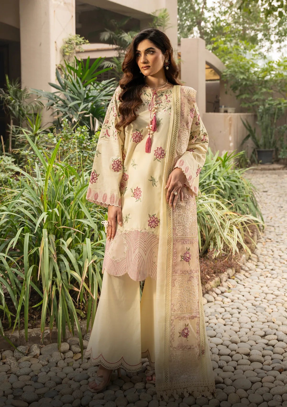 Zebtan Mehru Emb Lawn'26 MZ-03