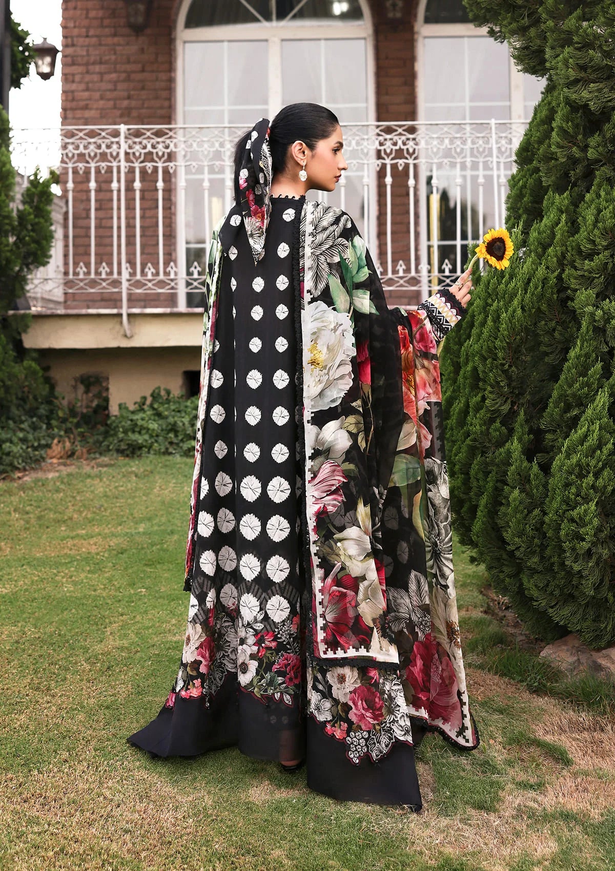 mohsin-saeed-fabrics-is-selling-online-and-in stores-Luxury-daily-wear-wedding-wear-formal-wear-in-budgeted-price-This-product-is-from-elaf-belladore-prints-lawn26-epa-01b-queen is-available-on-Mohsin-saeed-fabrics-website.