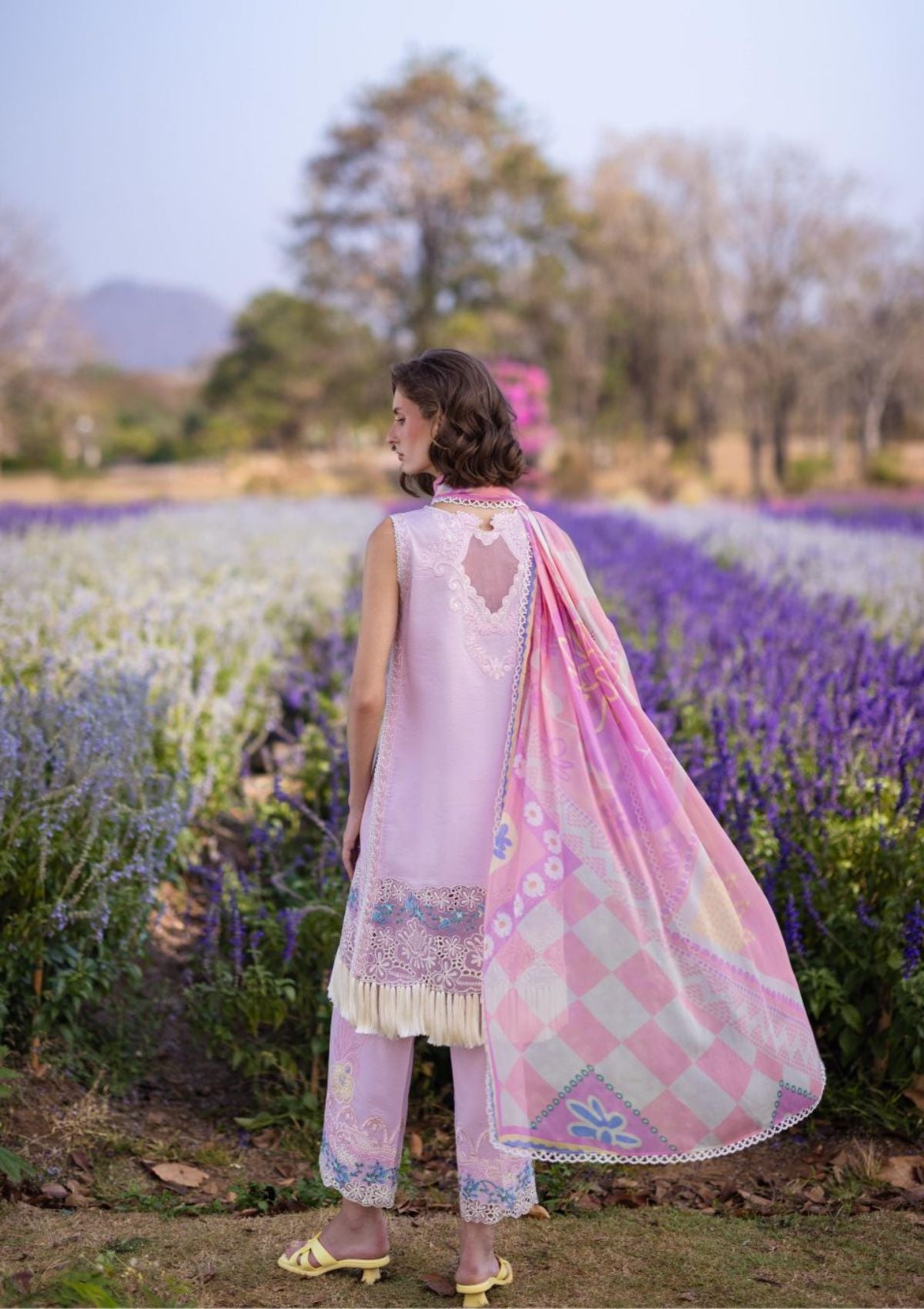 Mushq Hemline The Secret Garden'24 D-06B GERBERA - Mohsin Saeed Fabrics