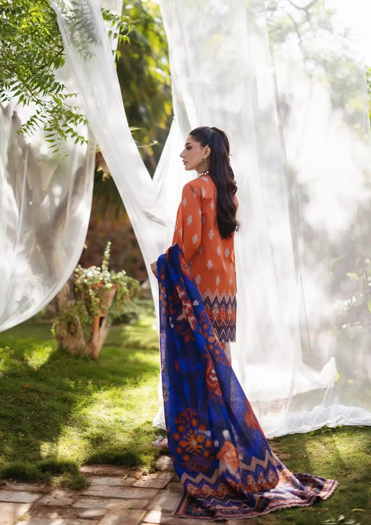 Tahra By Zainab Chottani Lawn'24 D-08A-LIZA - Mohsin Saeed Fabrics