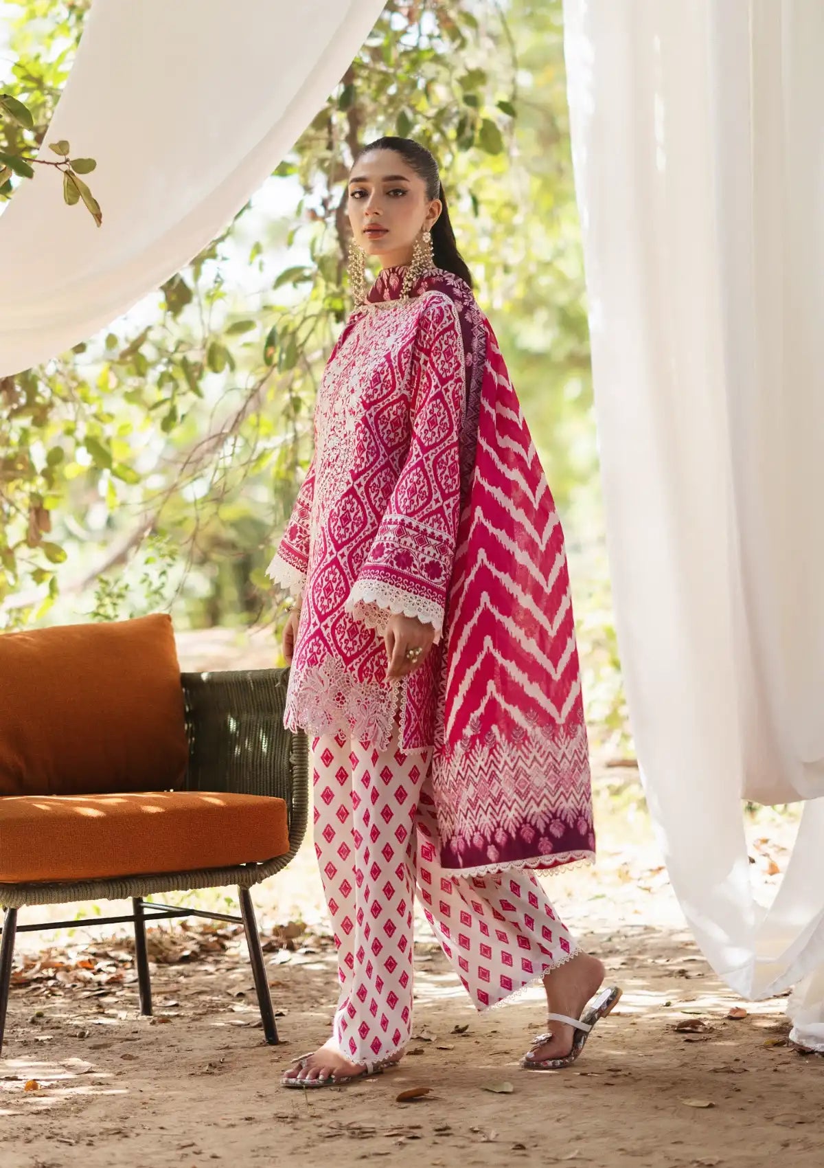 Tahra By Zainab Chottani Lawn'24 D-04B-LEENA - Mohsin Saeed Fabrics