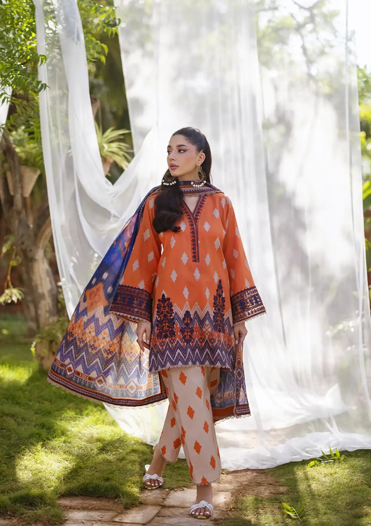 Tahra By Zainab Chottani Lawn'24 D-08A-LIZA - Mohsin Saeed Fabrics