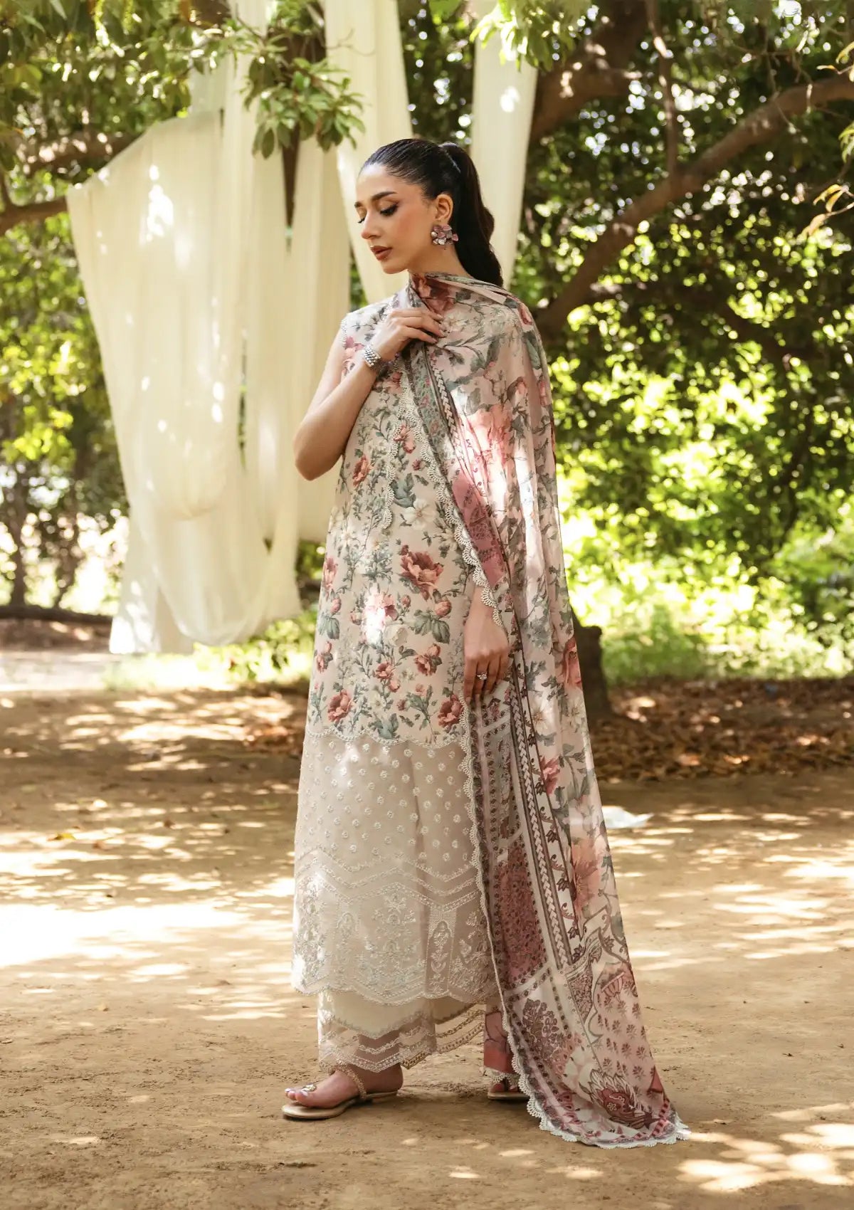 Tahra By Zainab Chottani Lawn'24 D-05B-SAMAHA - Mohsin Saeed Fabrics