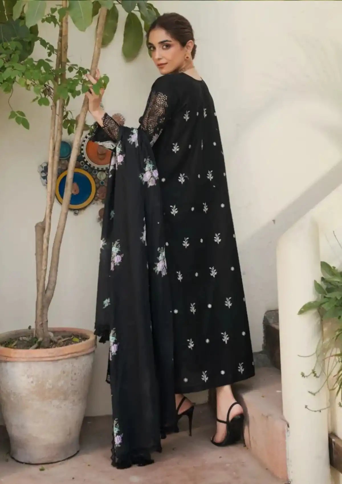 Manara Luxury Lawn'24 ML-07 PEARL - Mohsin Saeed Fabrics