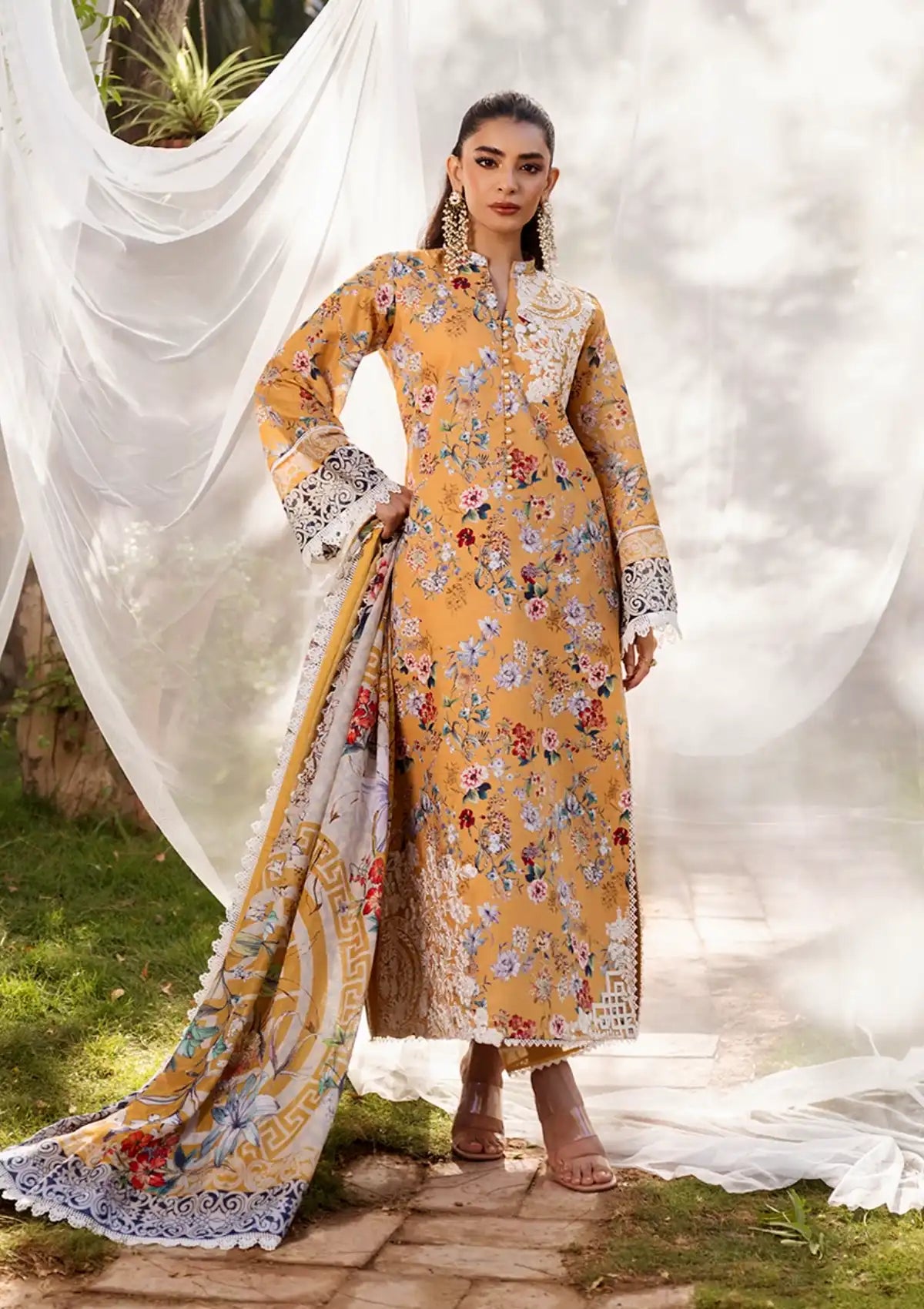 Tahra By Zainab Chottani Lawn'24 D-02A-BEEHA - Mohsin Saeed Fabrics