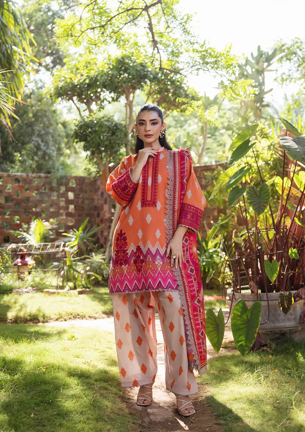 Tahra By Zainab Chottani Lawn'24 D-08B-LIZA - Mohsin Saeed Fabrics