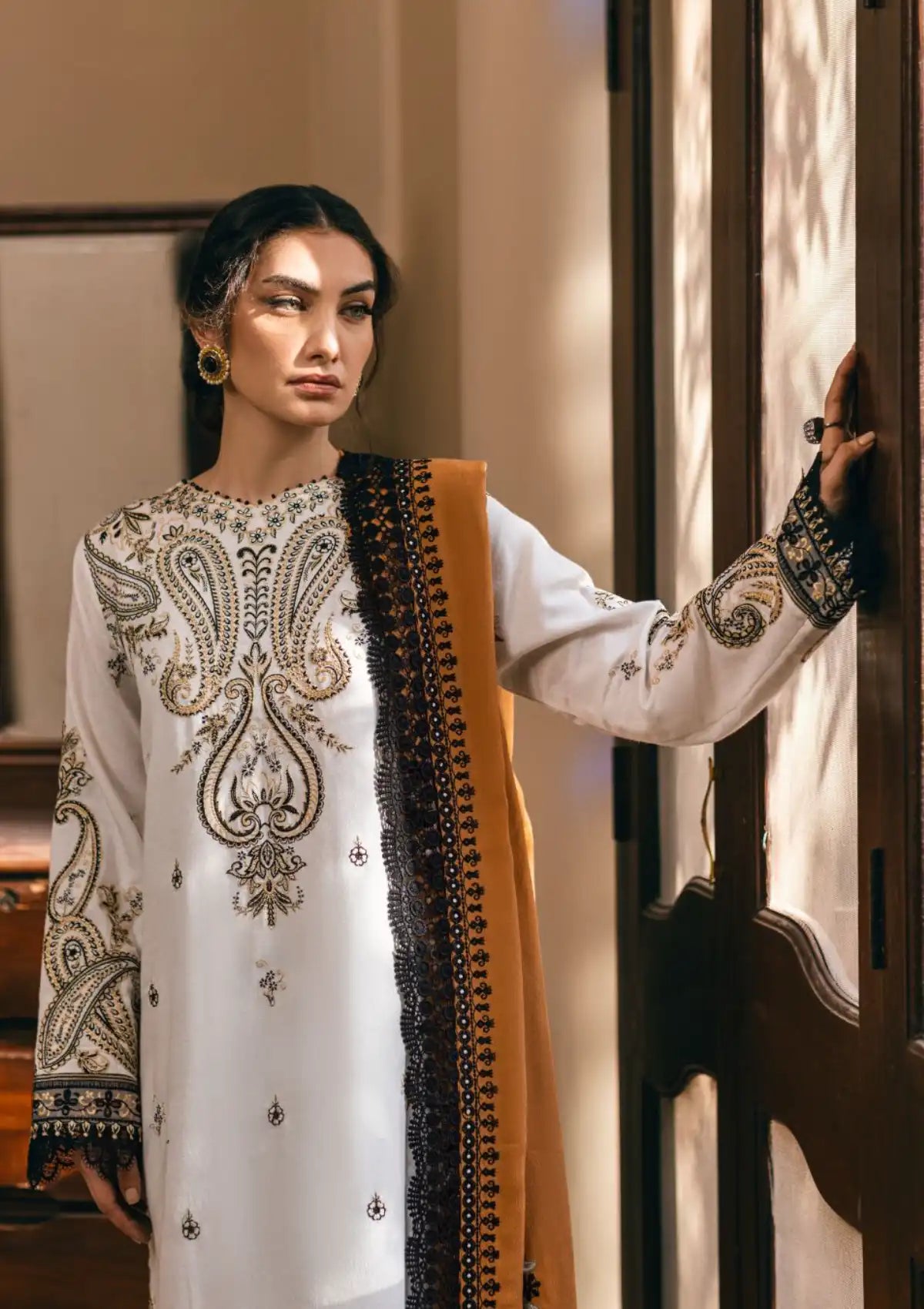 Mushq Symphony Karandi'24 D-04 IVORY WHISPER
