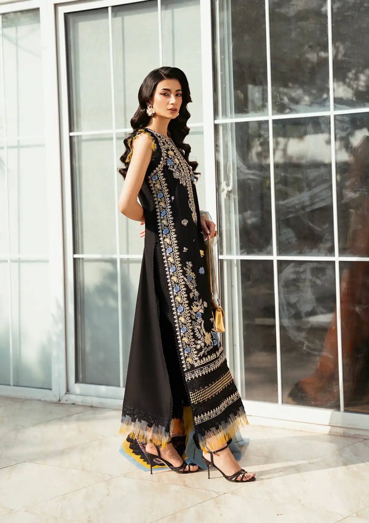 mohsin-saeed-fabrics-is-selling-online-and-in stores-Luxury-daily-wear-wedding-wear-formal-wear-in-budgeted-price-This-product-is-from-bin-ilyas-kayra-summer-edit25-d-317a-is-available-on-Mohsin-saeed-fabrics-website.