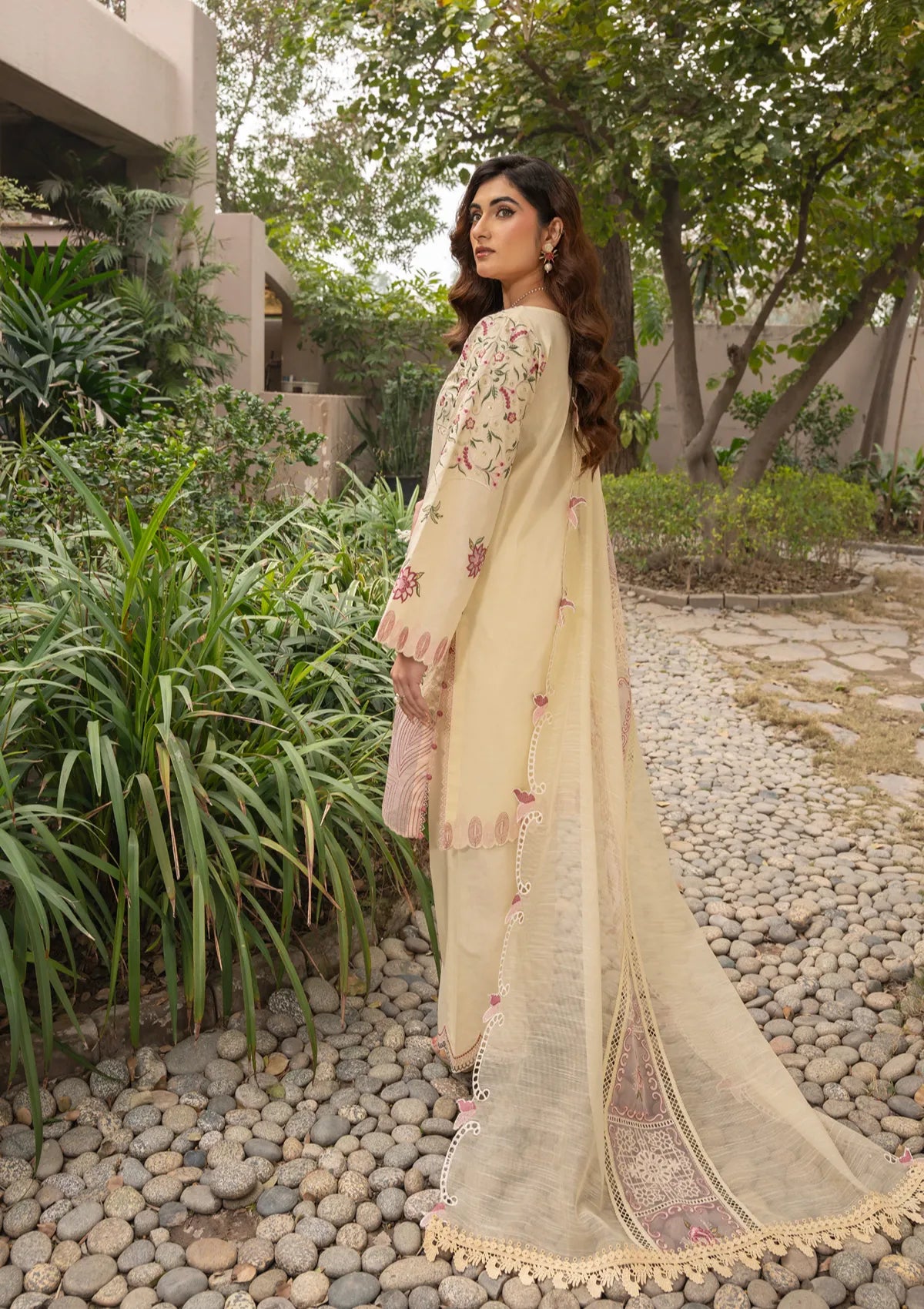 Zebtan Mehru Emb Lawn'26 MZ-03