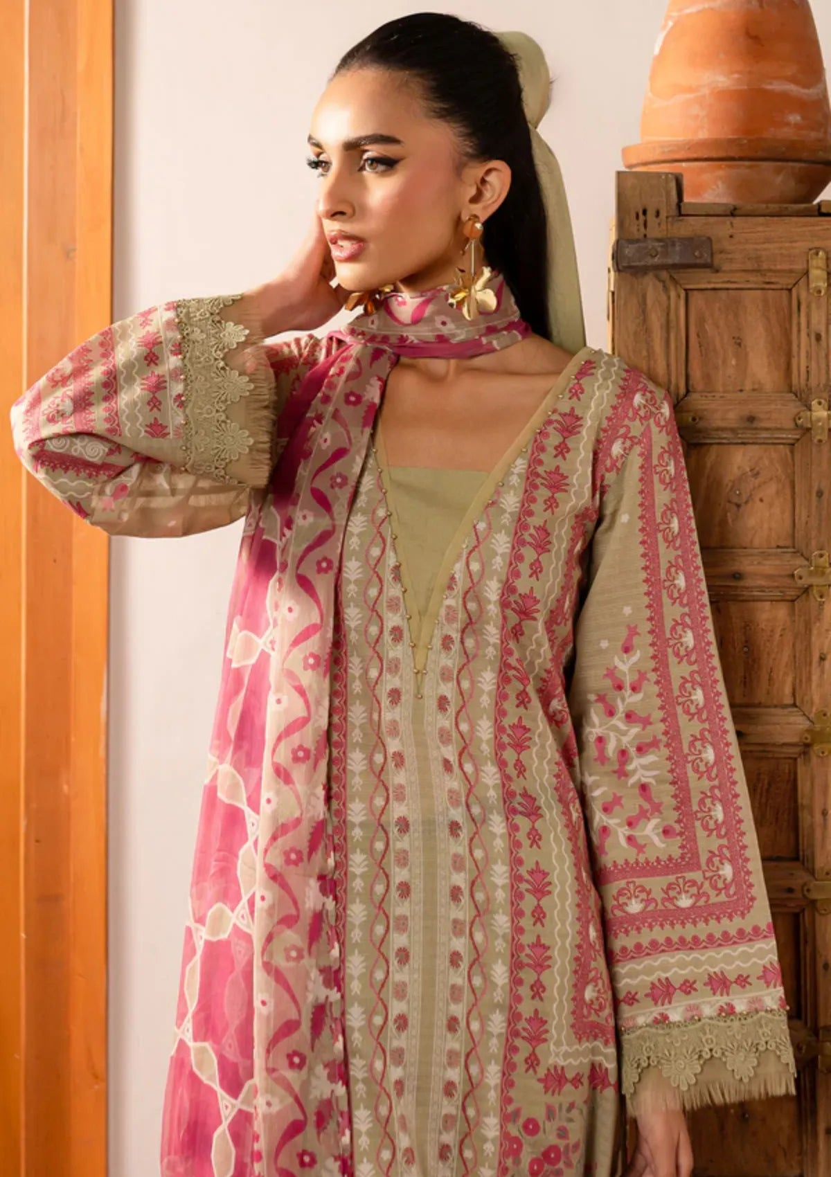 mohsin-saeed-fabrics-affordable-luxury-outfits-for-daily-formal-and-wedding-wear-This-product-is-from-nureh-signature-prints-lawn25-sp-141-is-available-on-Mohsin-saeed-fabrics-website.