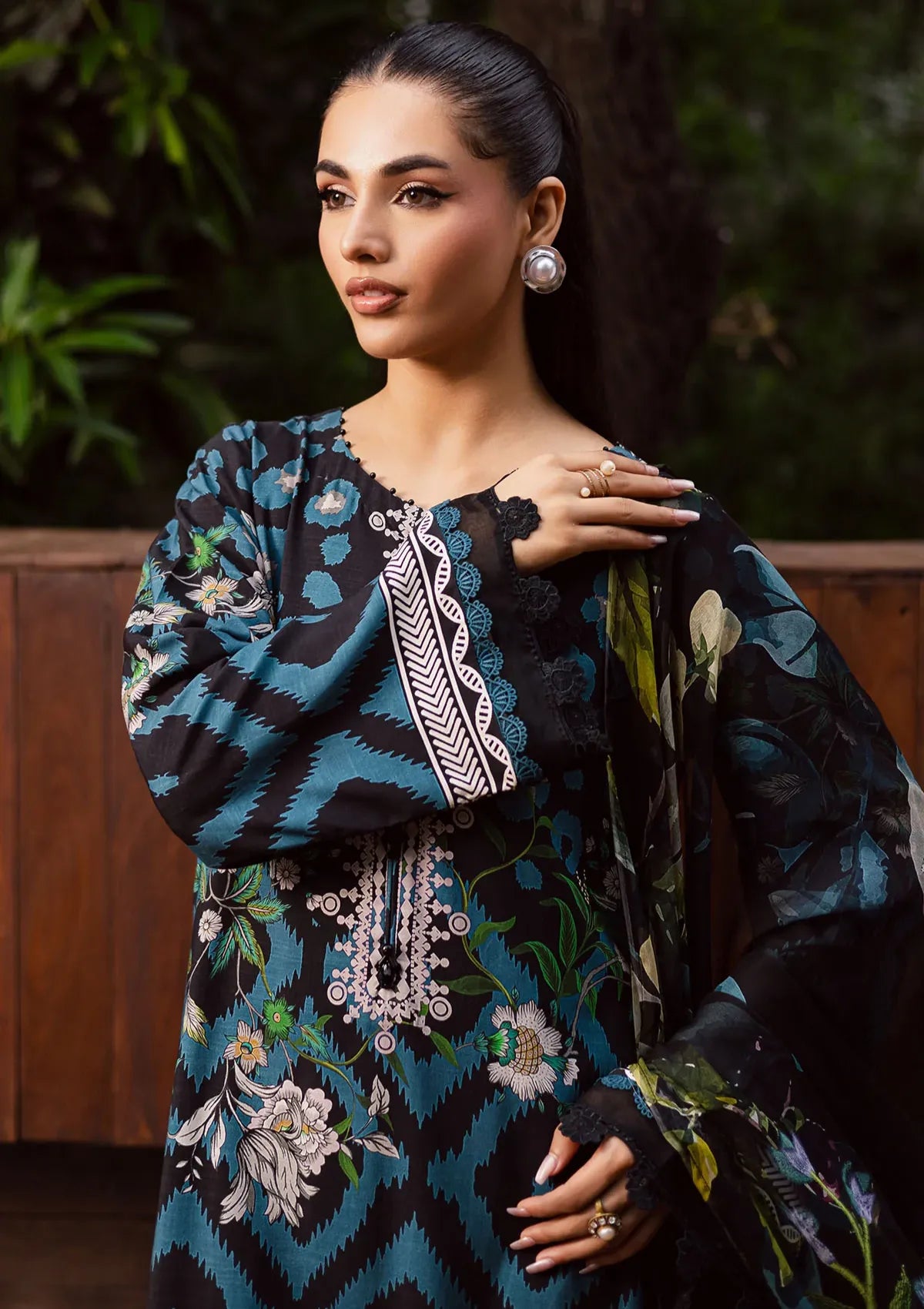 mohsin-saeed-fabrics-is-selling-online-and-in stores-Luxury-daily-wear-wedding-wear-formal-wear-in-budgeted-price-This-product-is-from-nureh-signature-prints-linen25-sp-165-is-available-on-Mohsin-saeed-fabrics-website.