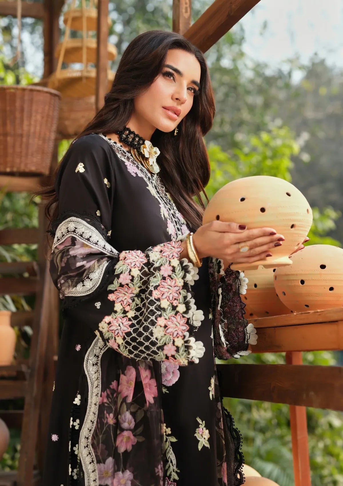 Maryam Hussain Luxury Lawn'26 D-01 Noir