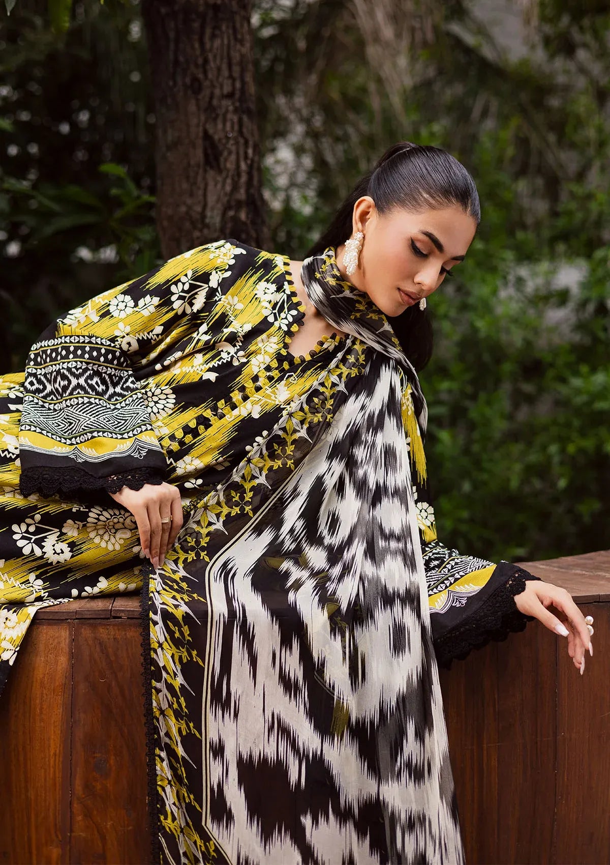 mohsin-saeed-fabrics-is-selling-online-and-in stores-Luxury-daily-wear-wedding-wear-formal-wear-in-budgeted-price-This-product-is-from-nureh-signature-prints-linen25-sp-168-is-available-on-Mohsin-saeed-fabrics-website.